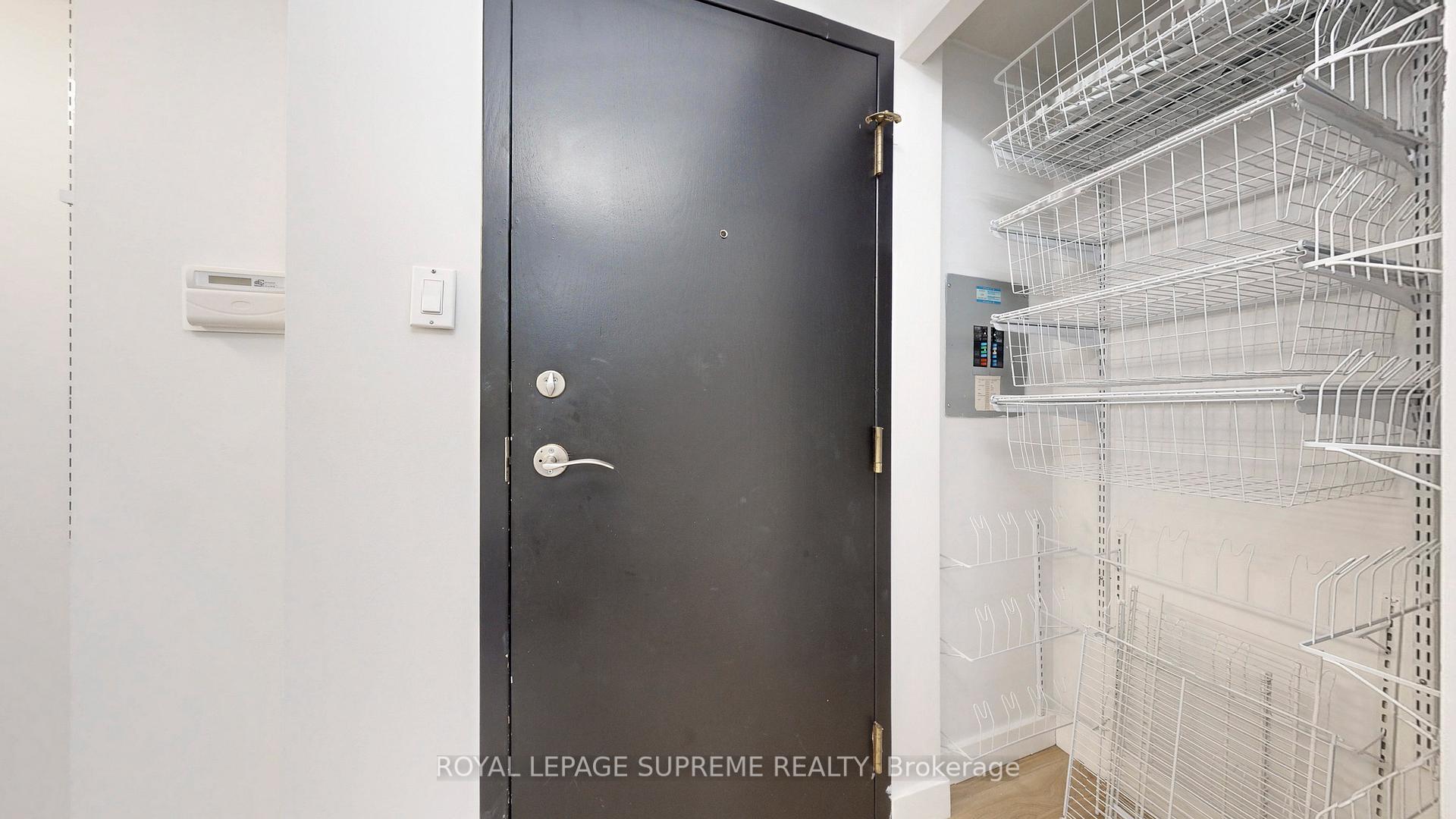10 Queens Quay W 2210