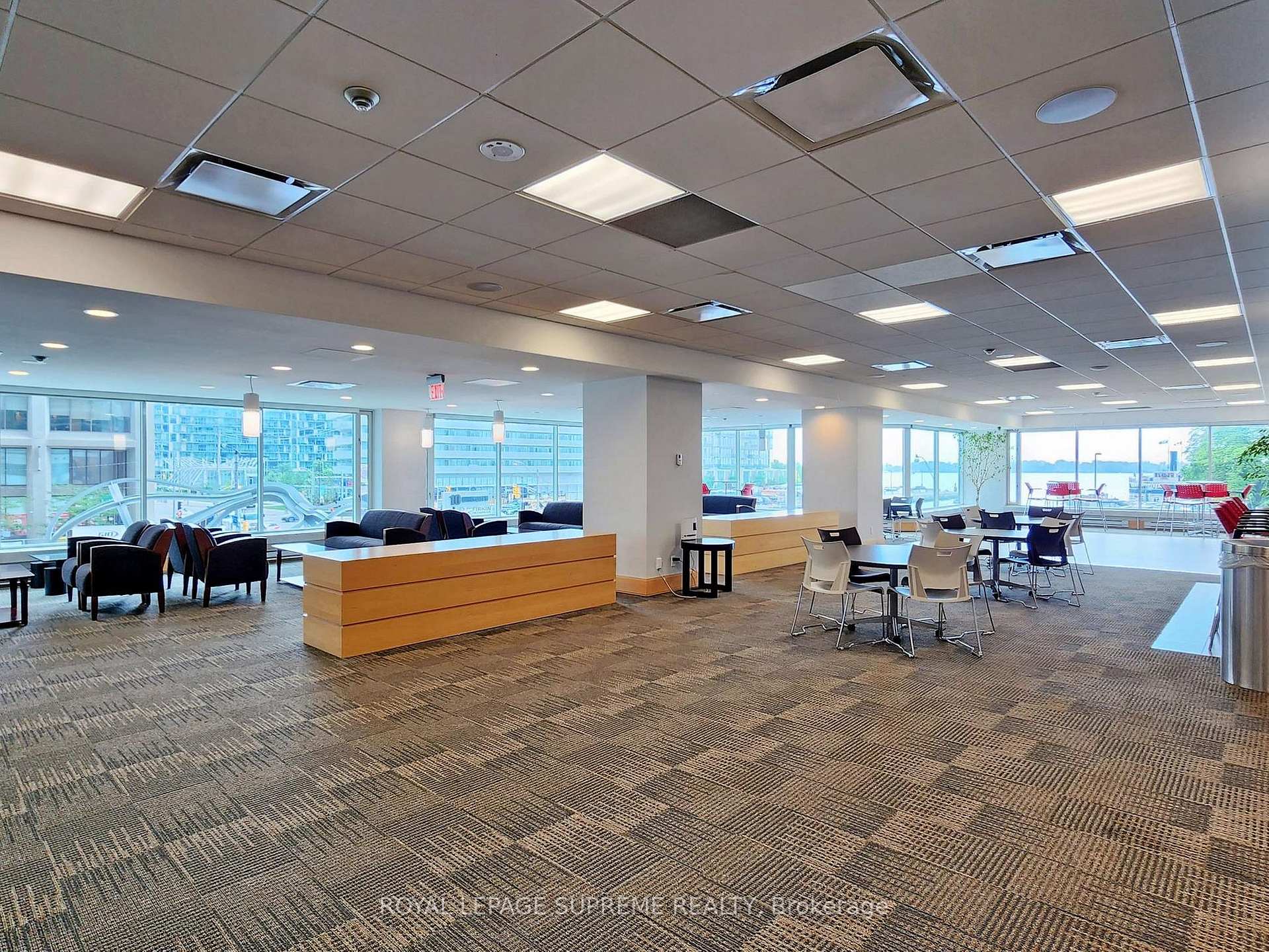 10 Queens Quay W 2210