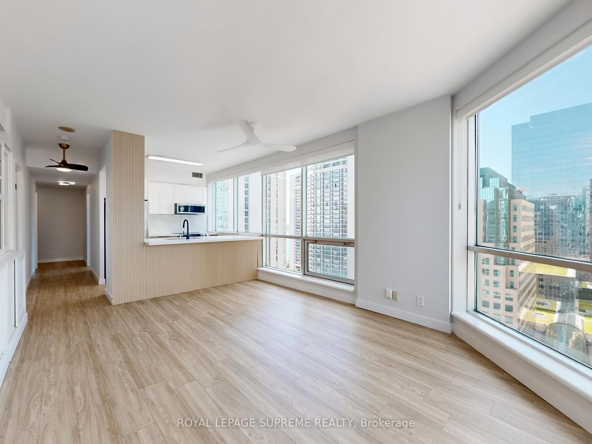 10 Queens Quay W 2210