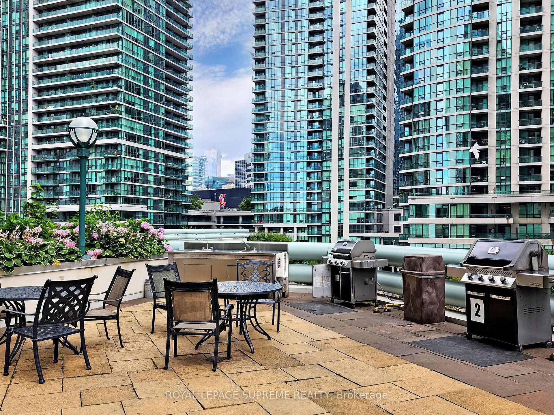 10 Queens Quay W 2210