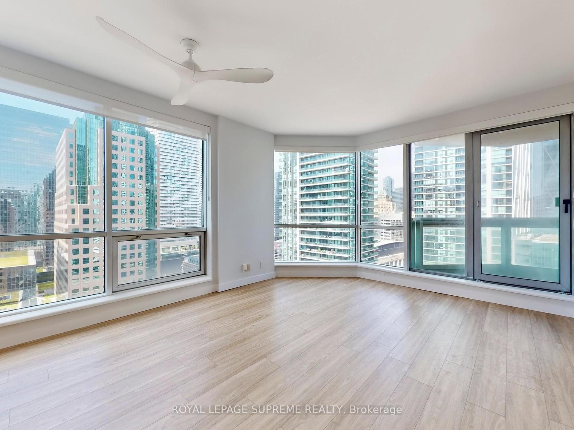 10 Queens Quay W 2210