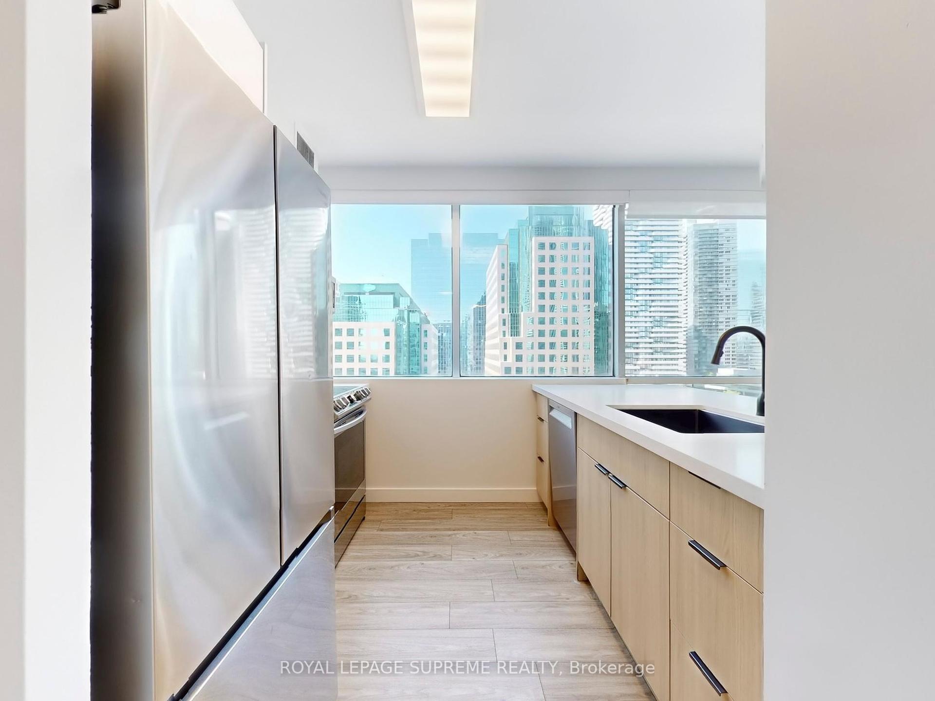 10 Queens Quay W 2210