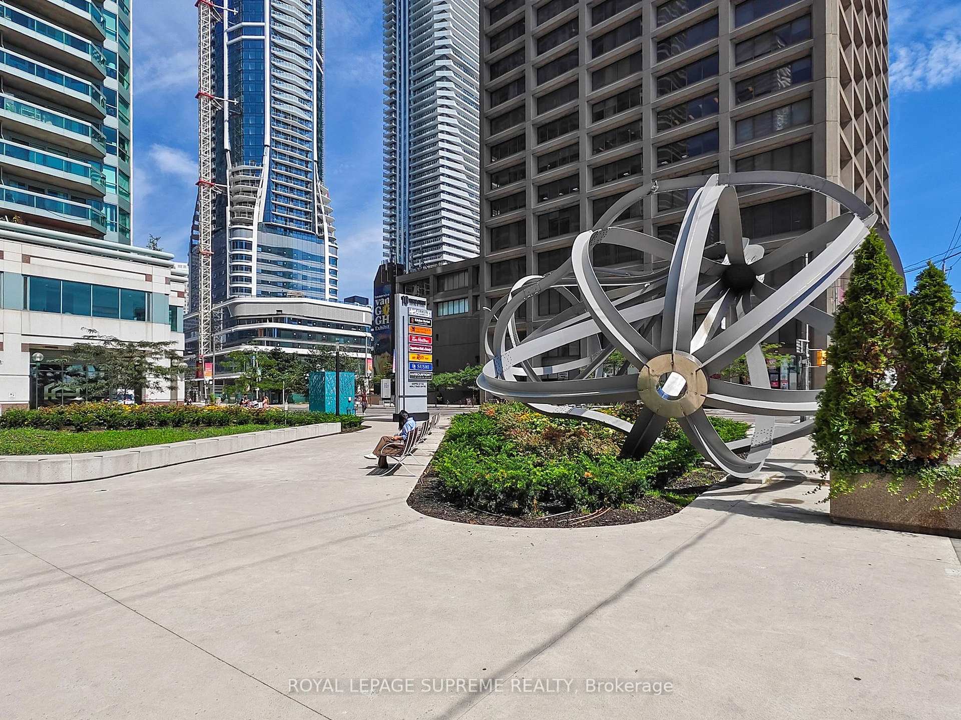 10 Queens Quay W 2210