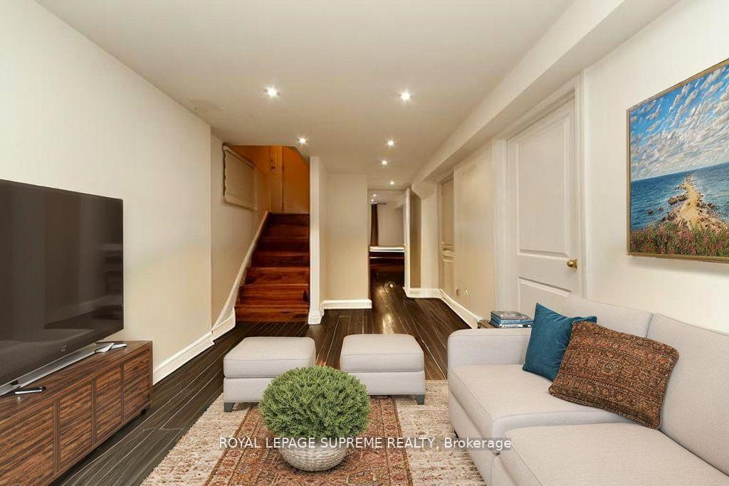 109 Regina Avenue