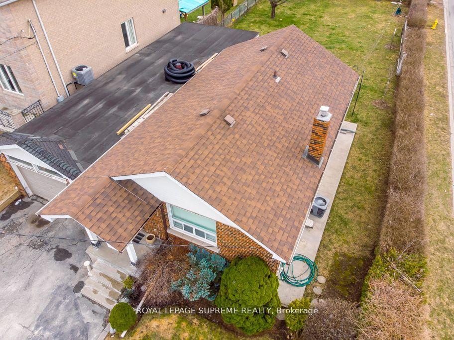 109 Regina Avenue