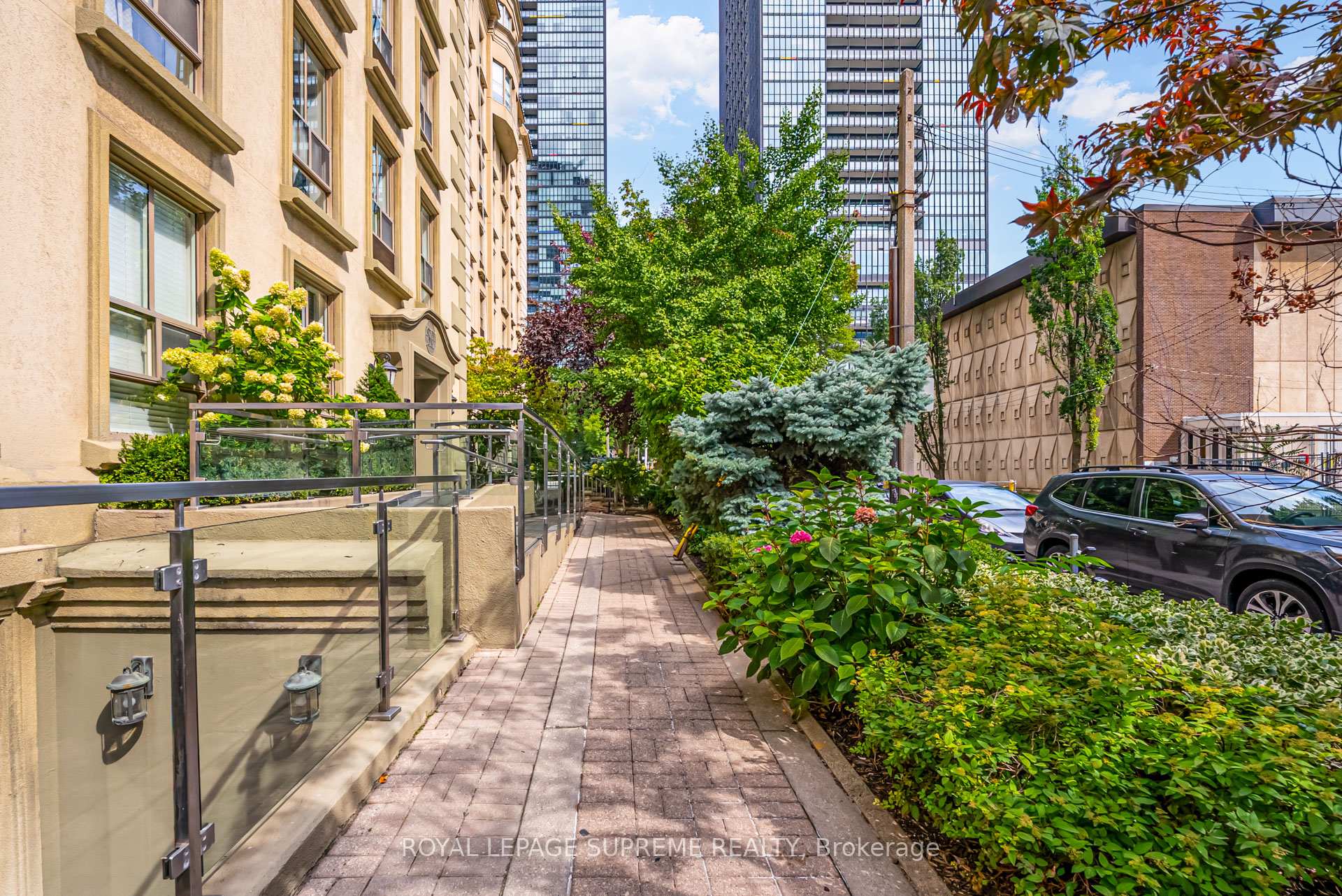 80 Charles Street E 607