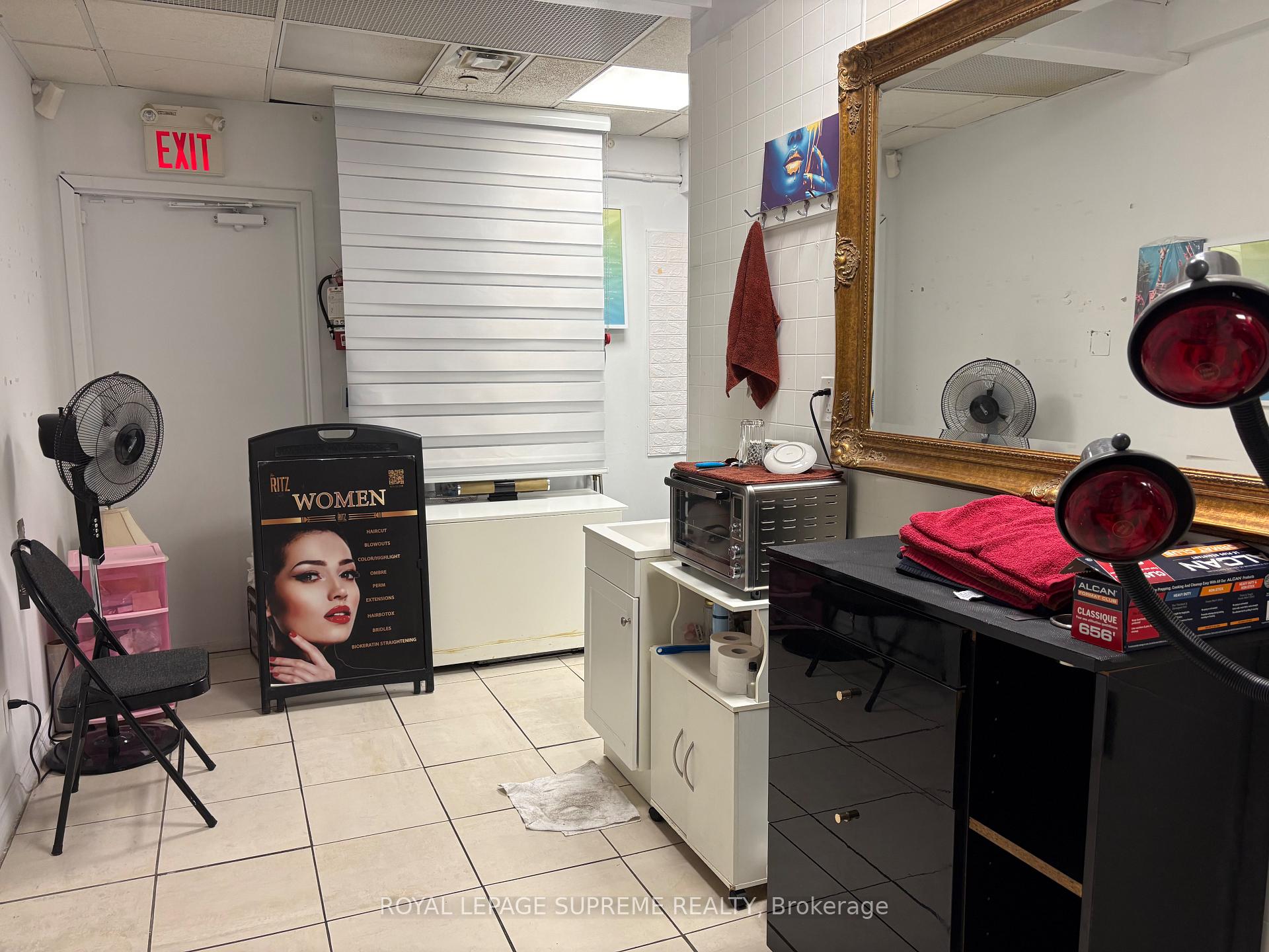 2721 Yonge Street, Toronto C04