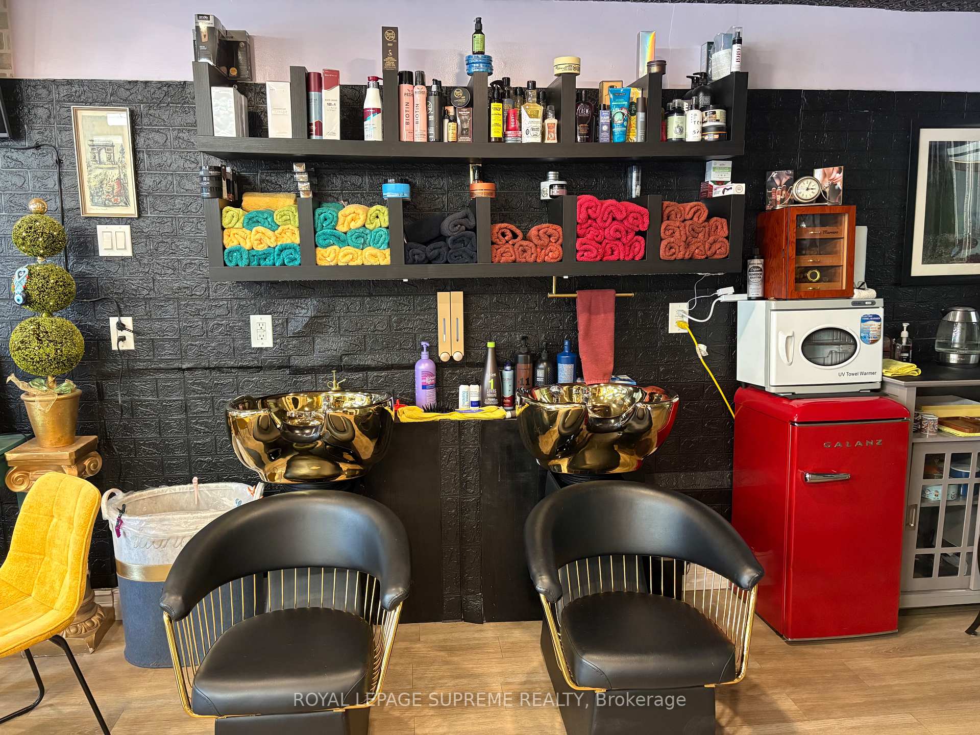 2721 Yonge Street, Toronto C04