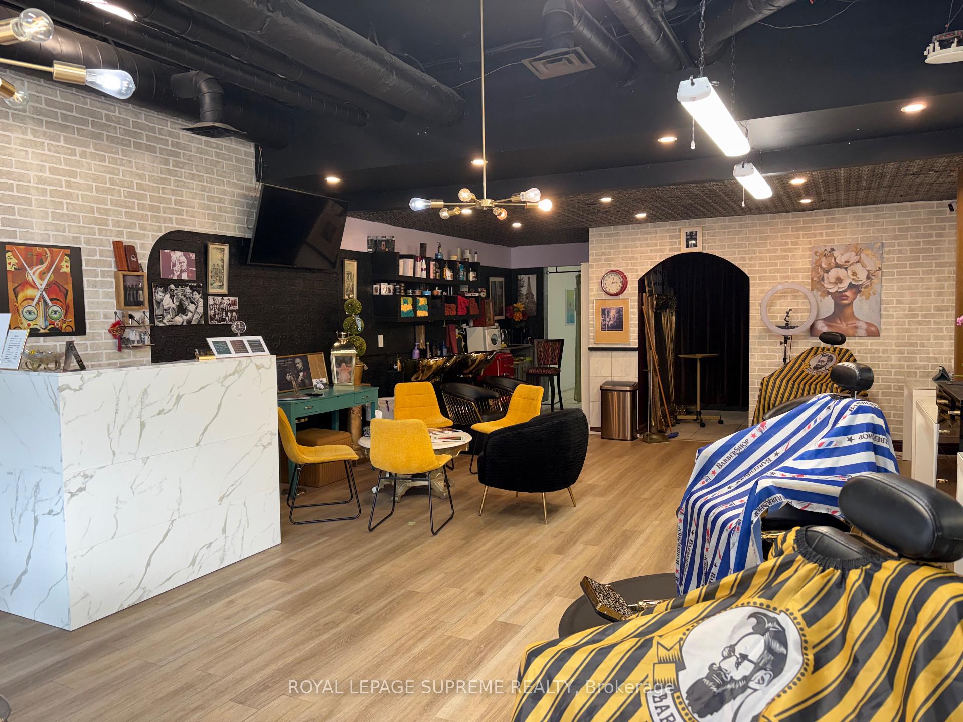 2721 Yonge Street, Toronto C04