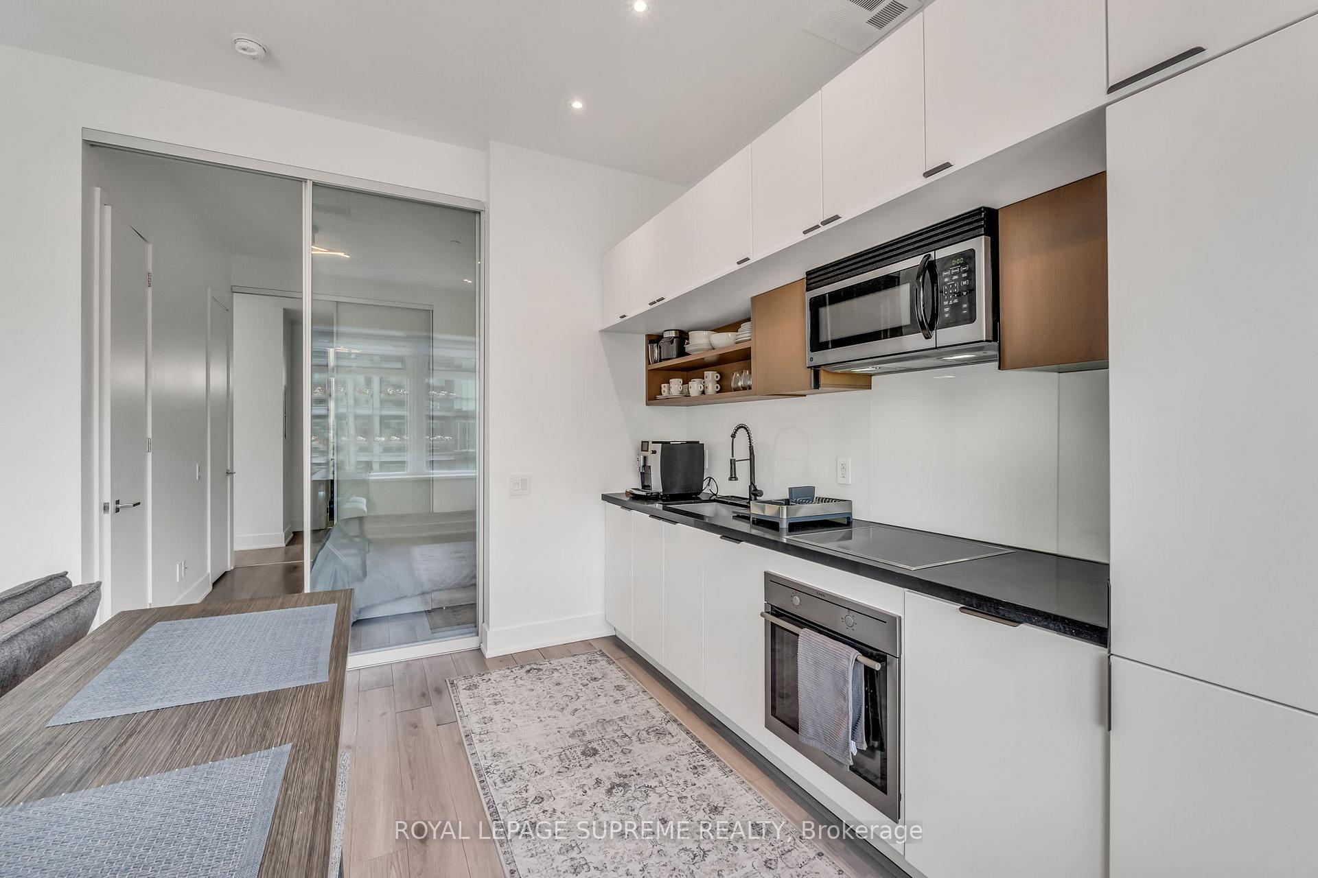 111 St Clair Avenue W 604, Toronto C02 Unit: 604