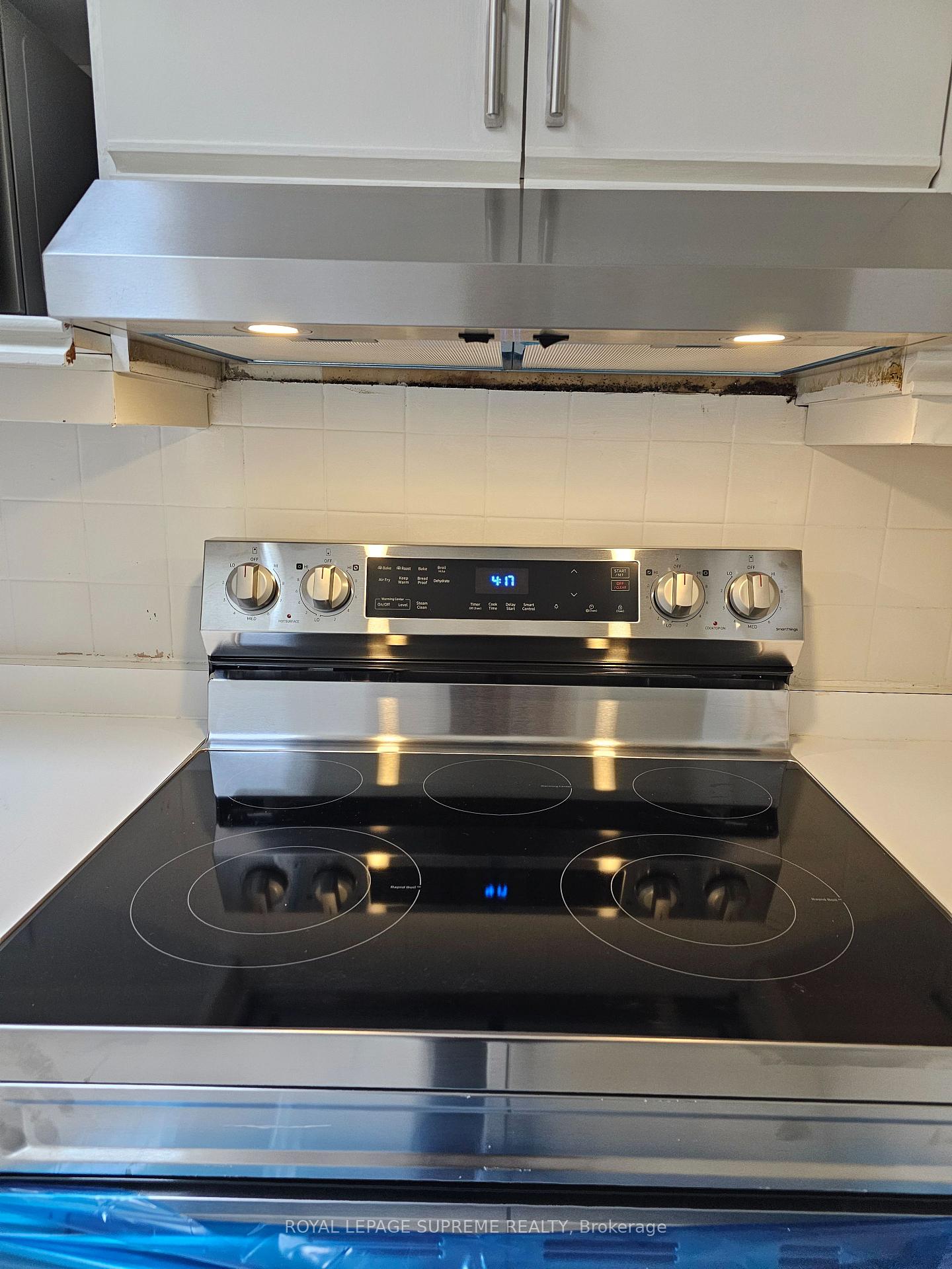 806 College Street UPPER