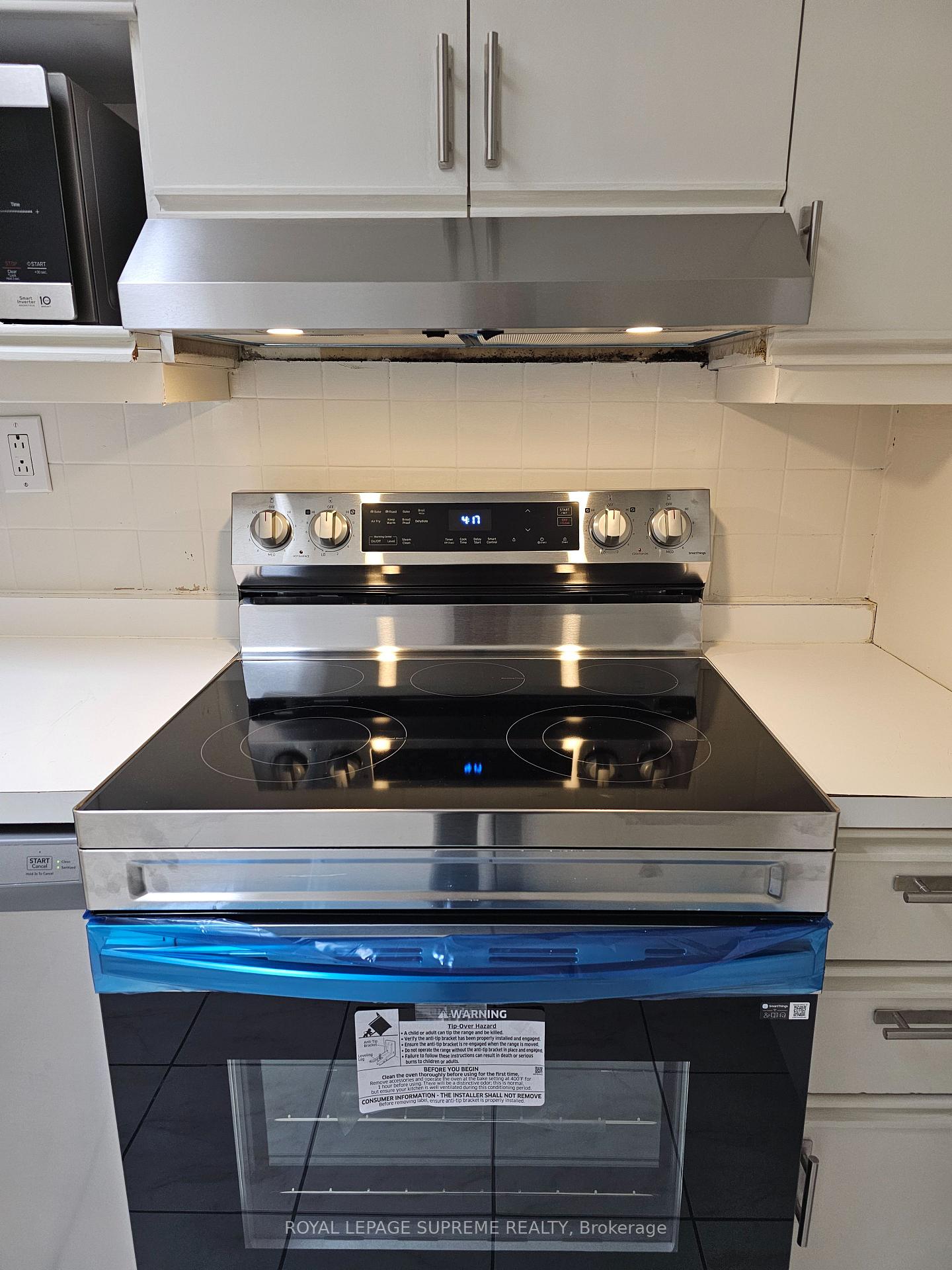 806 College Street UPPER