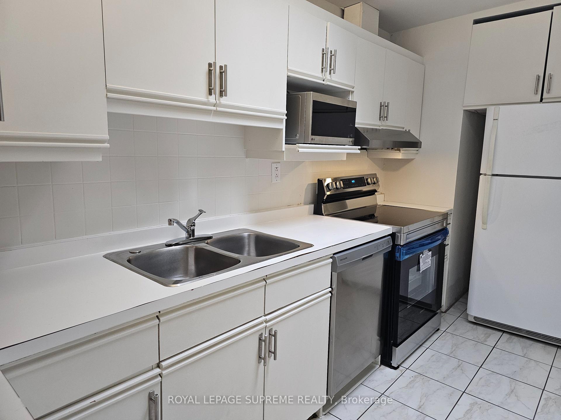 806 College Street UPPER