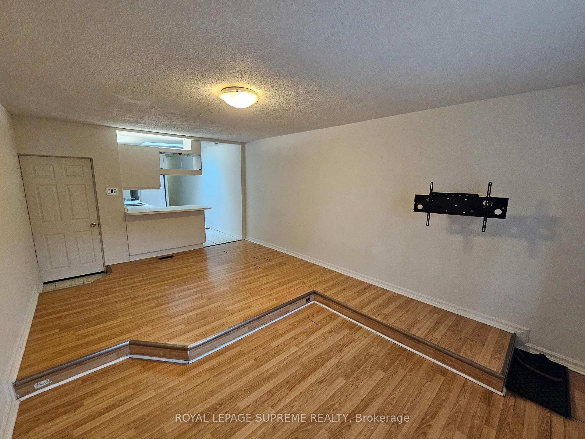 806 College Street UPPER