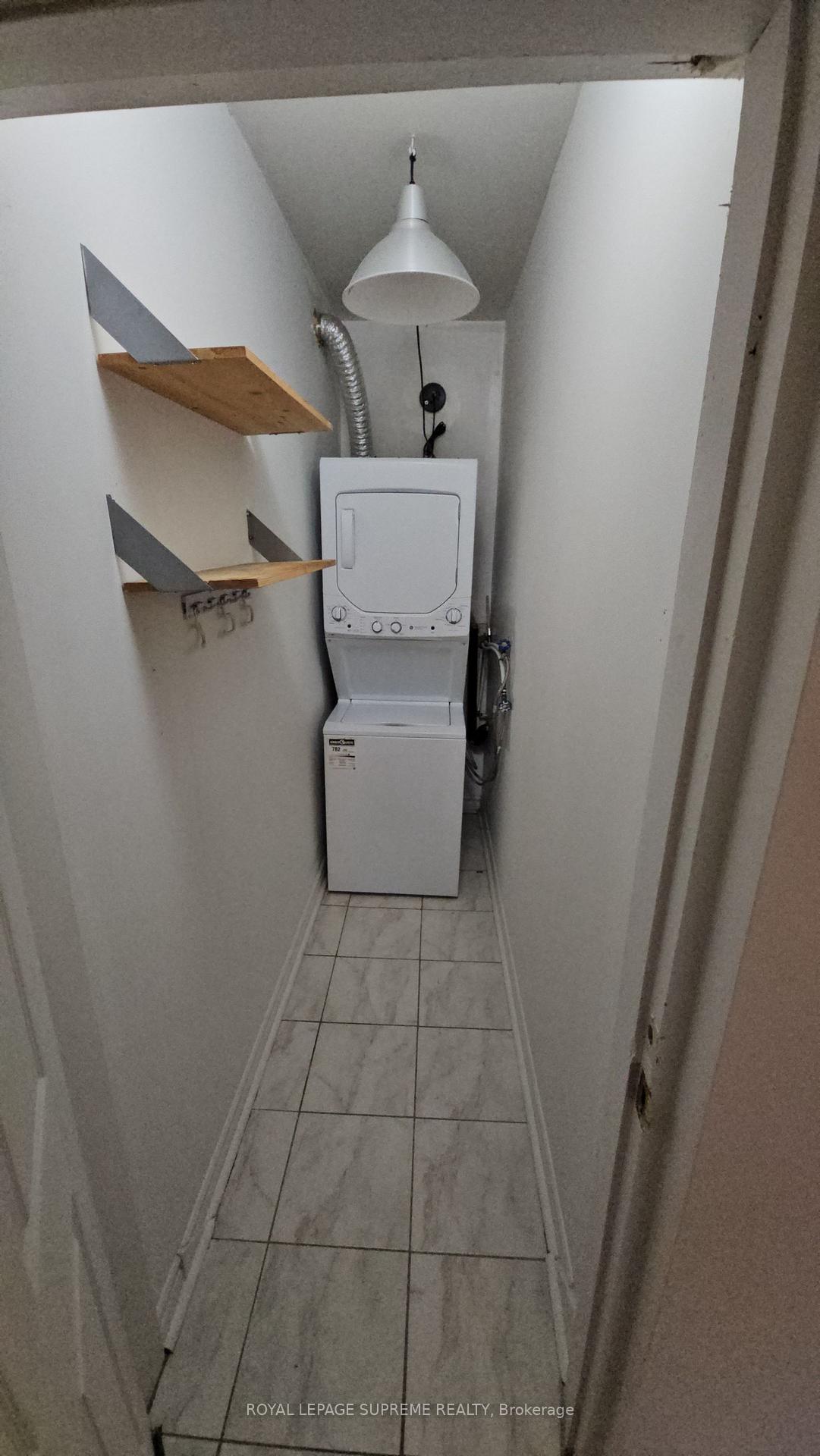 806 College Street UPPER