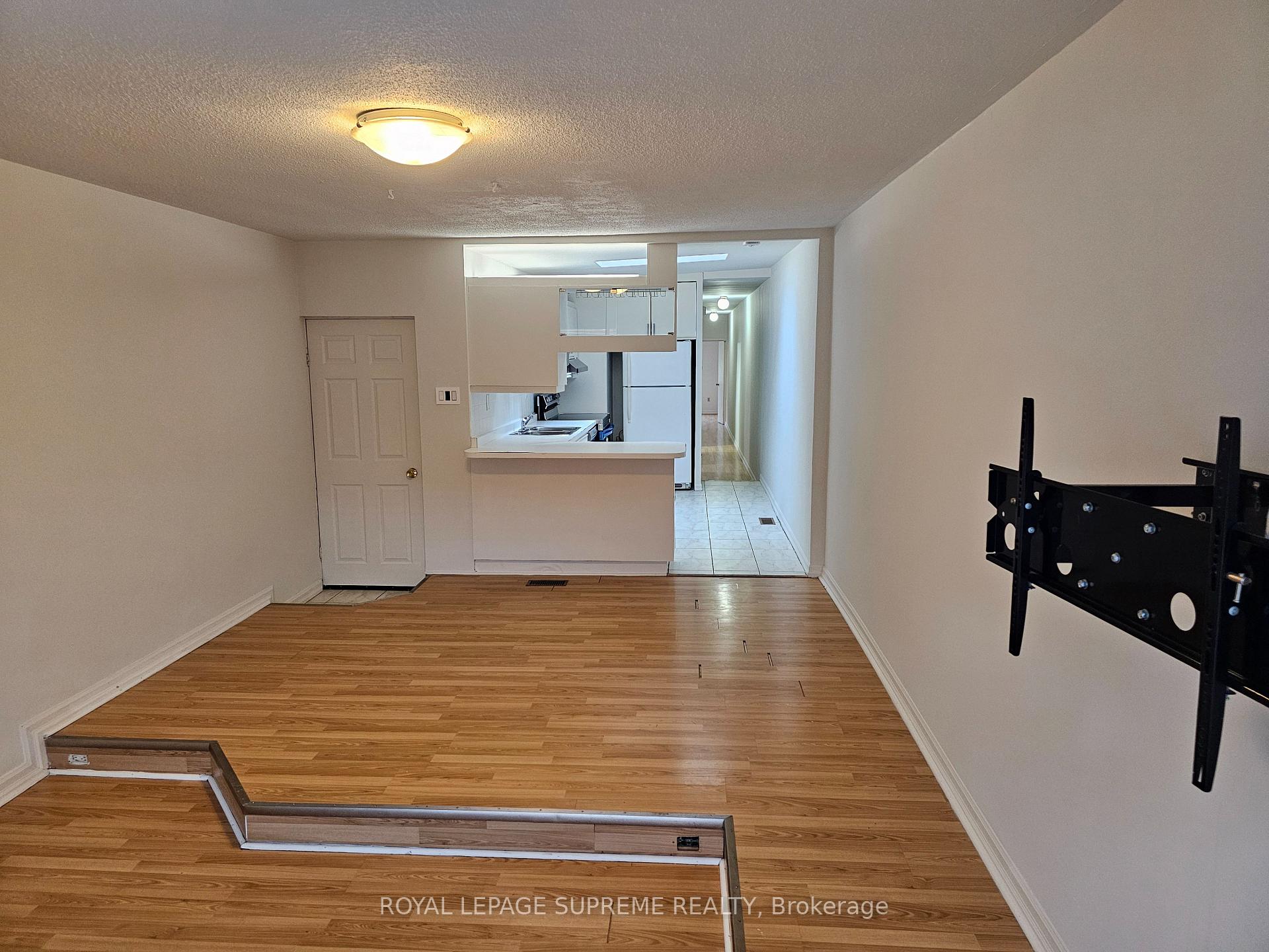 806 College Street UPPER