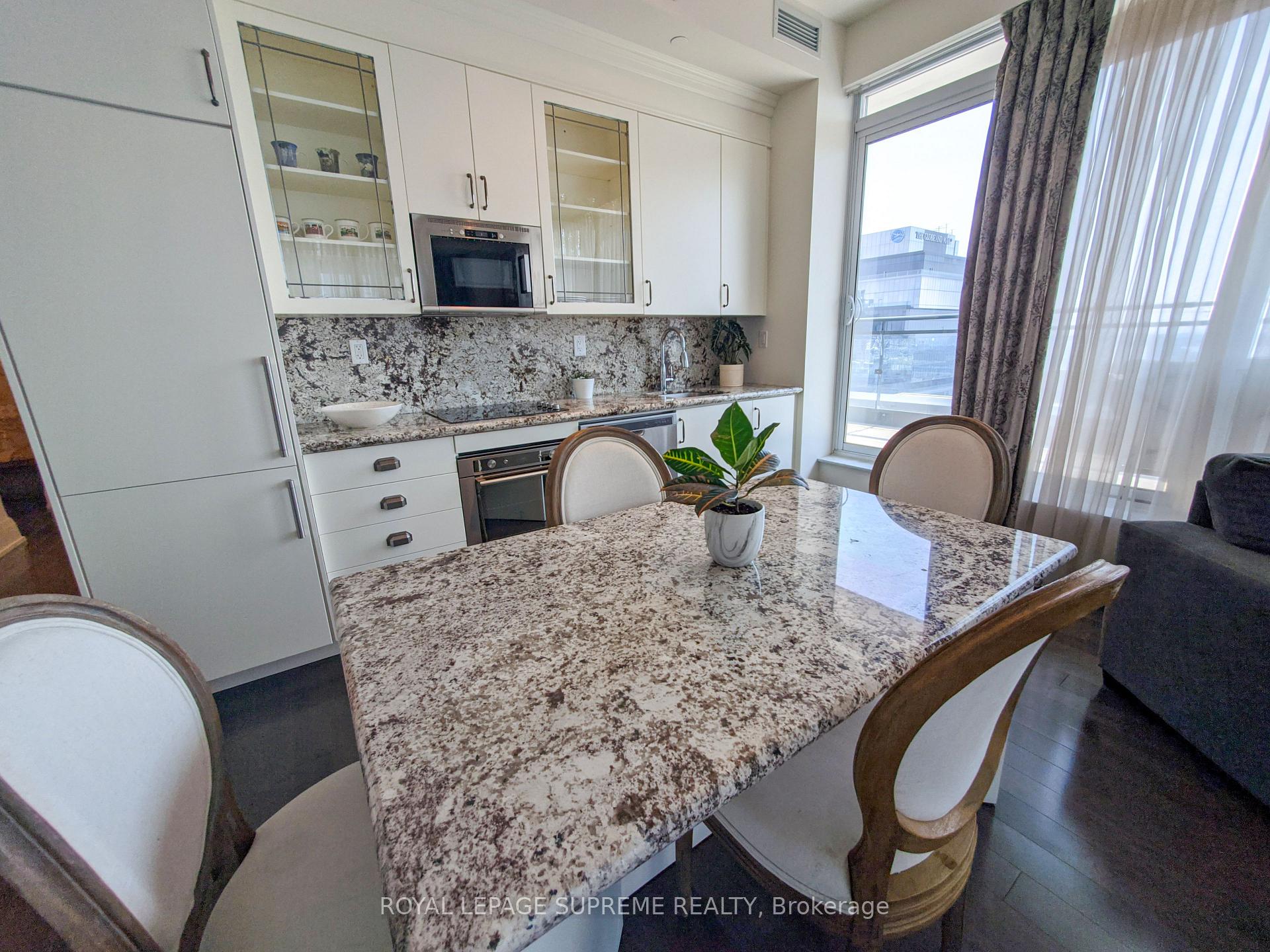 460 Adelaide Street PH121