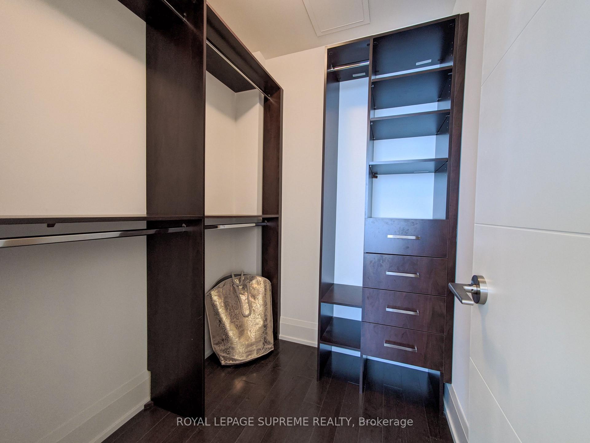 460 Adelaide Street PH121