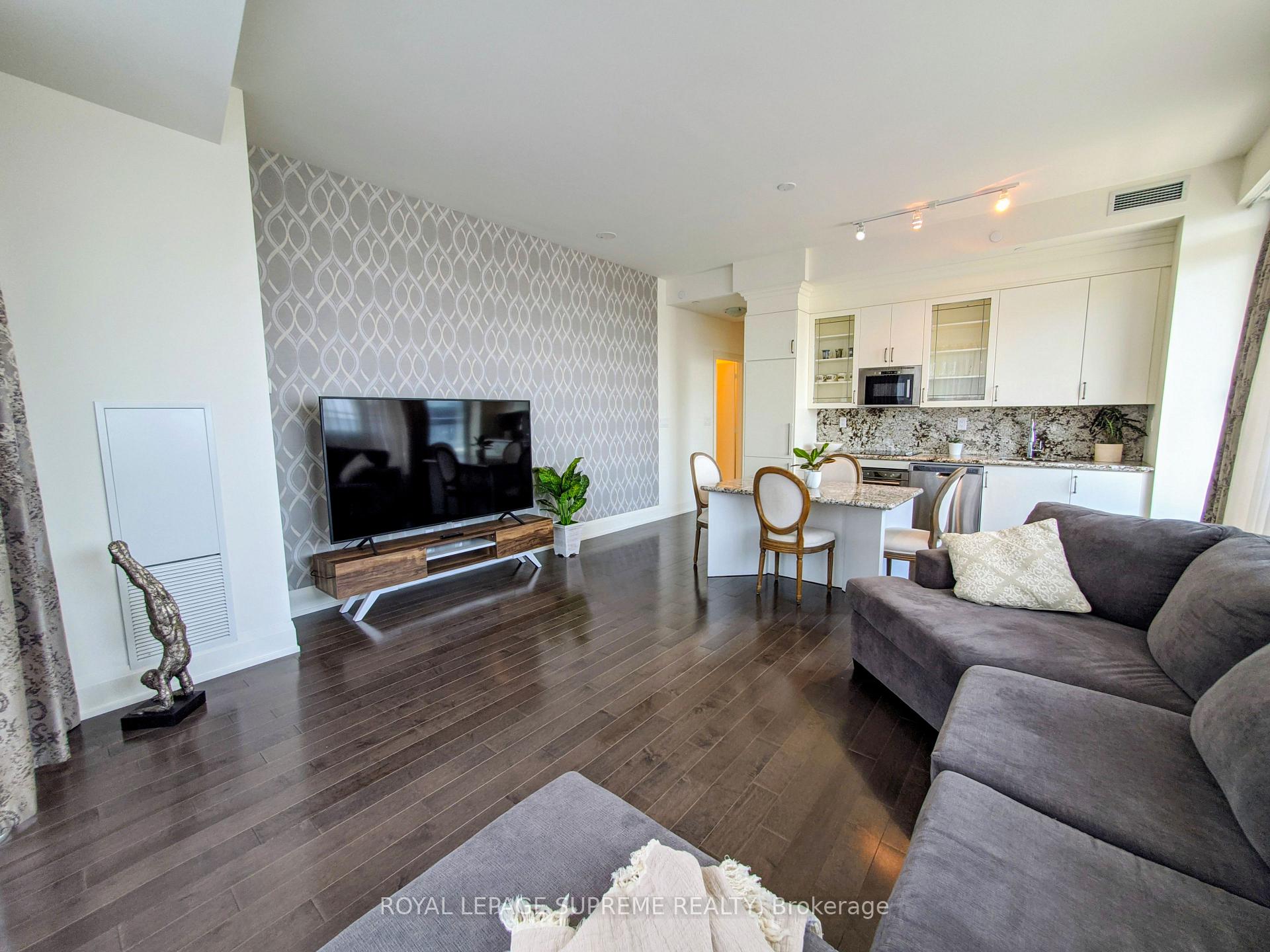 460 Adelaide Street PH121