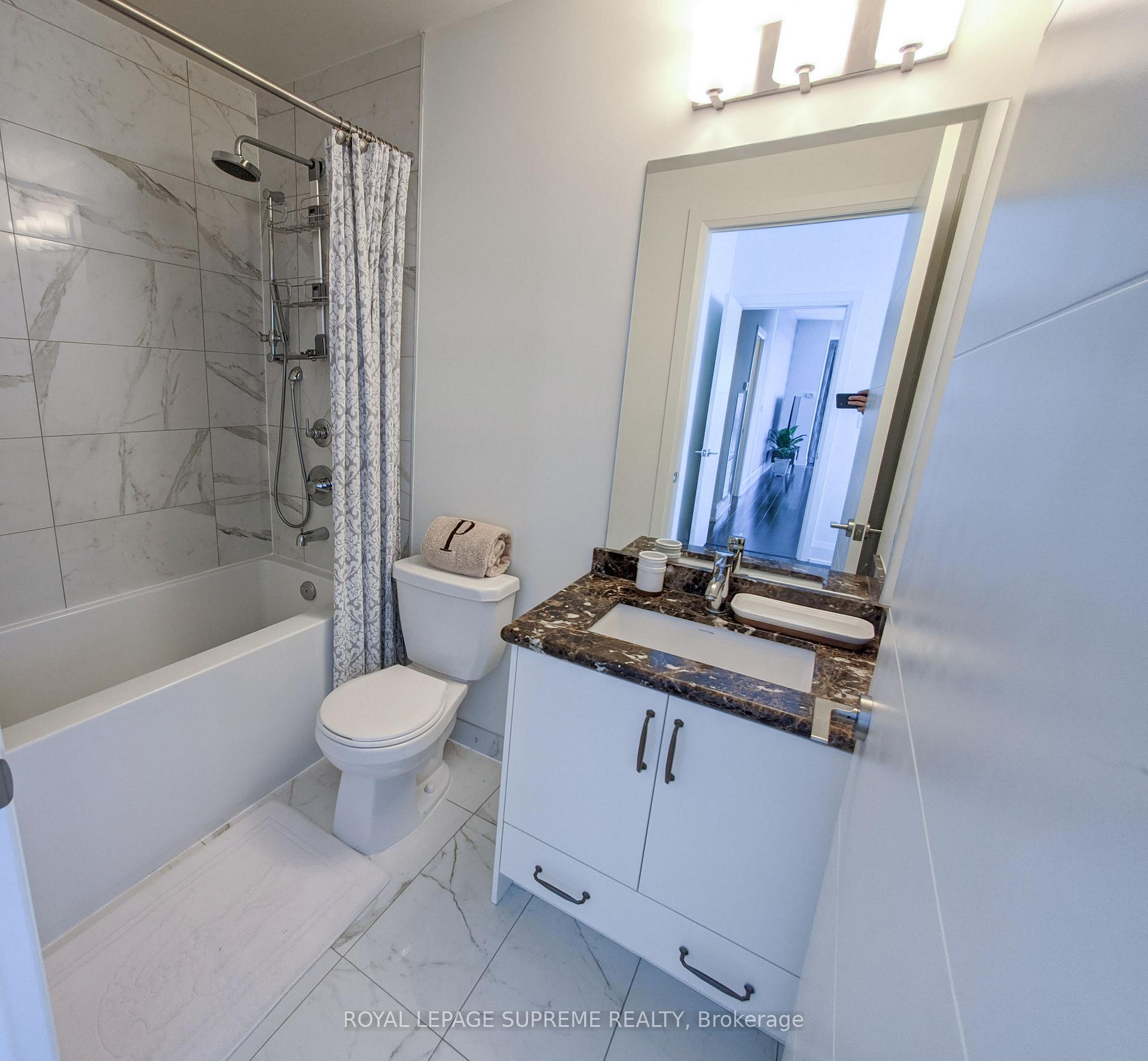 460 Adelaide Street PH121