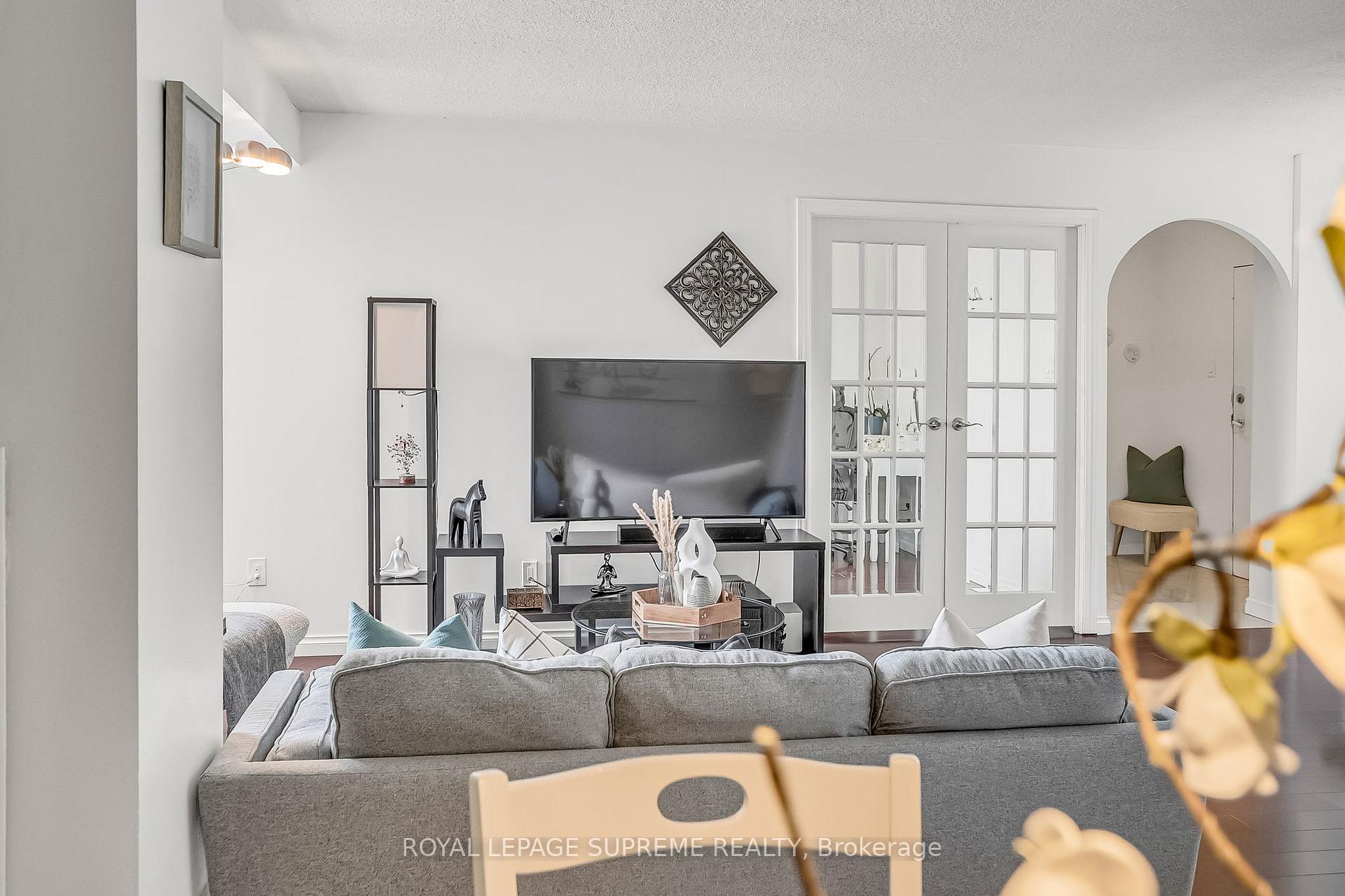 1900 Sheppard Avenue E 1909