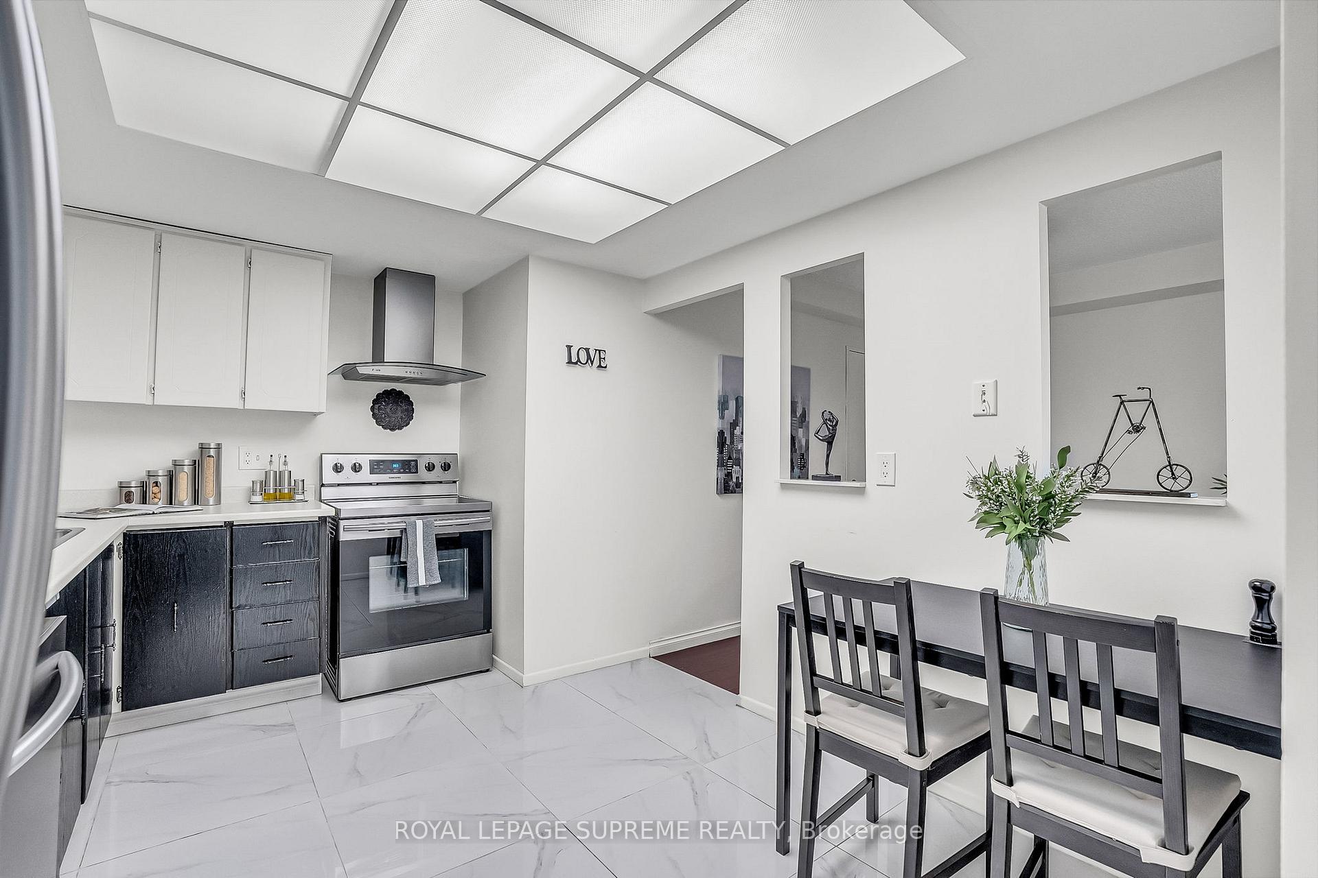 1900 Sheppard Avenue E 1909