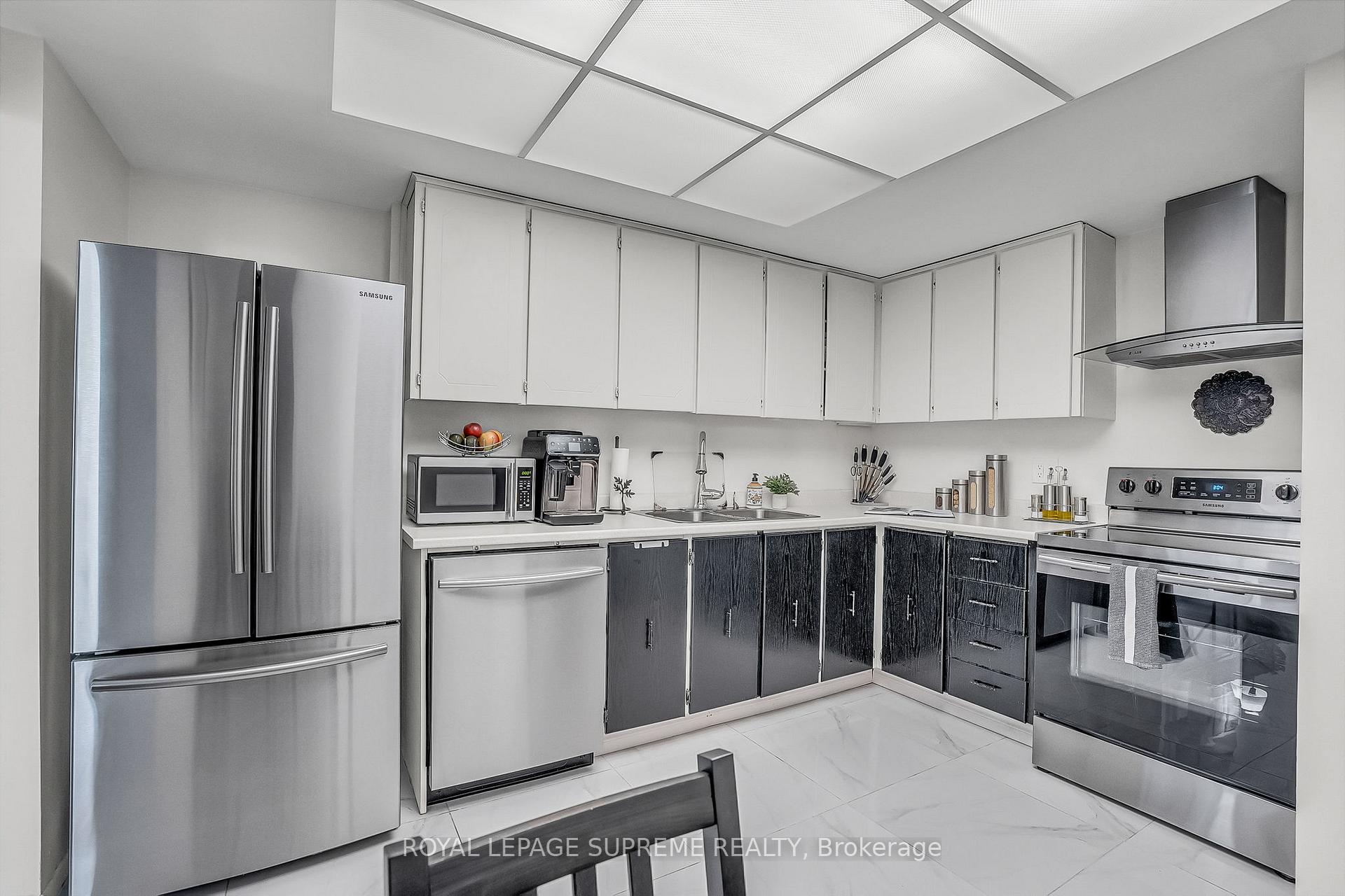 1900 Sheppard Avenue E 1909