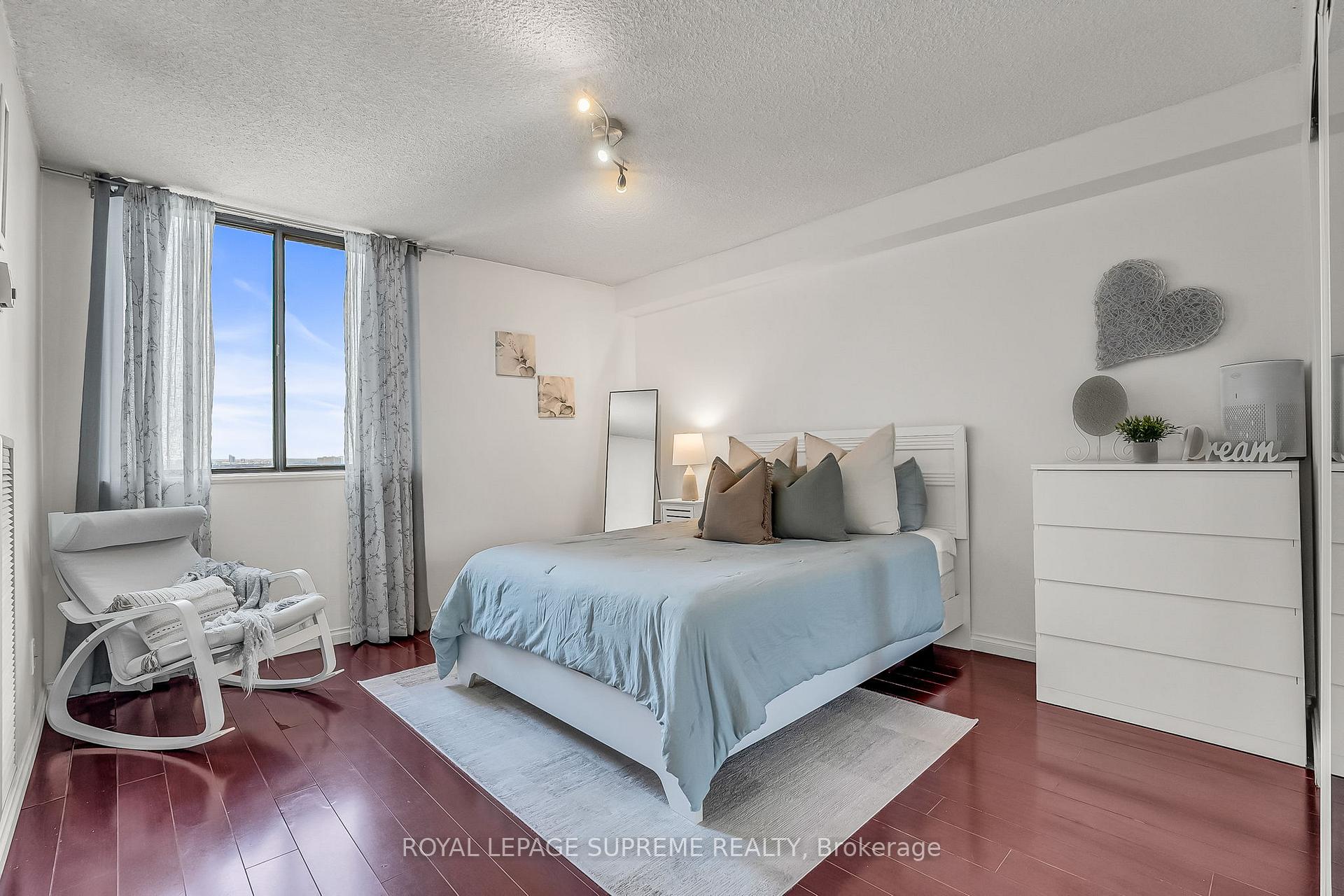 1900 Sheppard Avenue E 1909