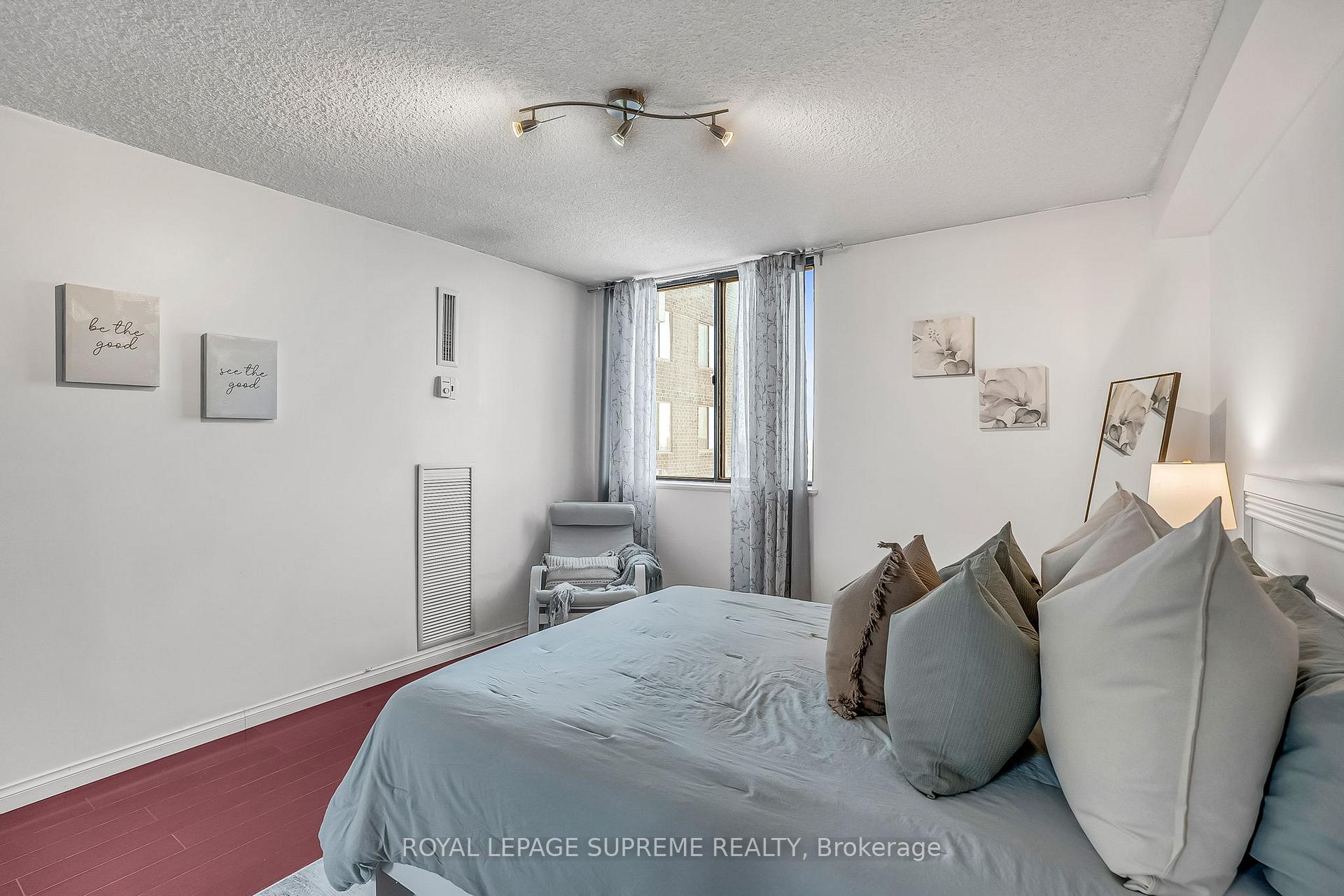 1900 Sheppard Avenue E 1909