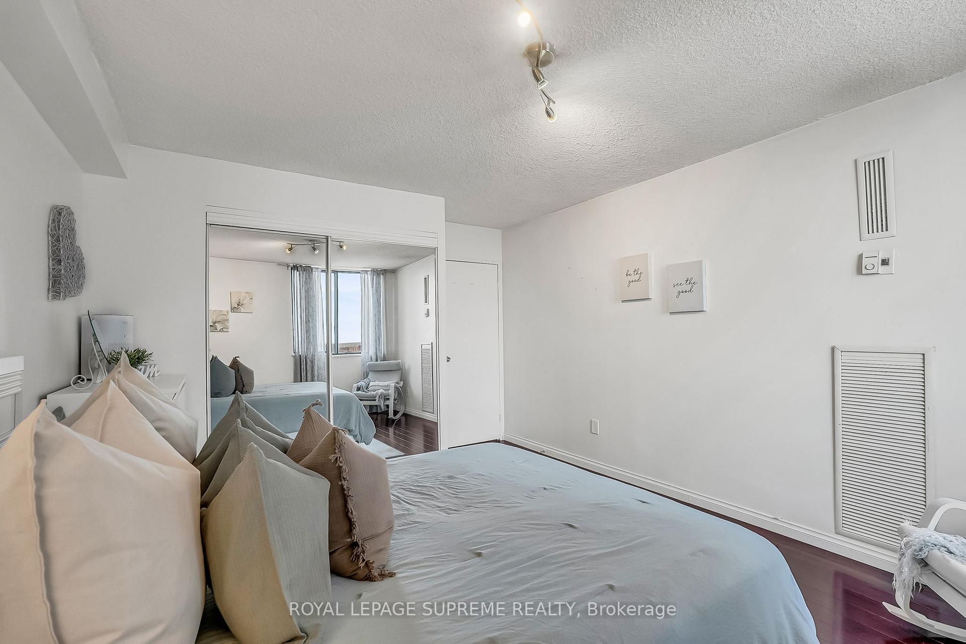 1900 Sheppard Avenue E 1909