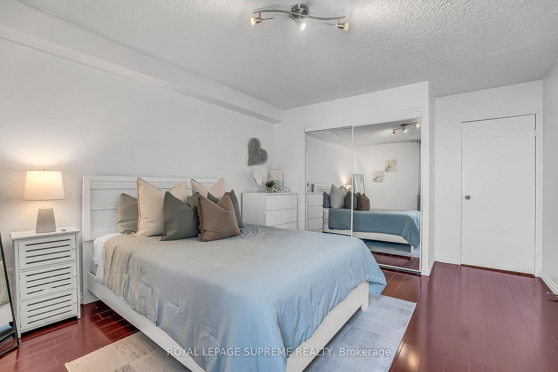 1900 Sheppard Avenue E 1909