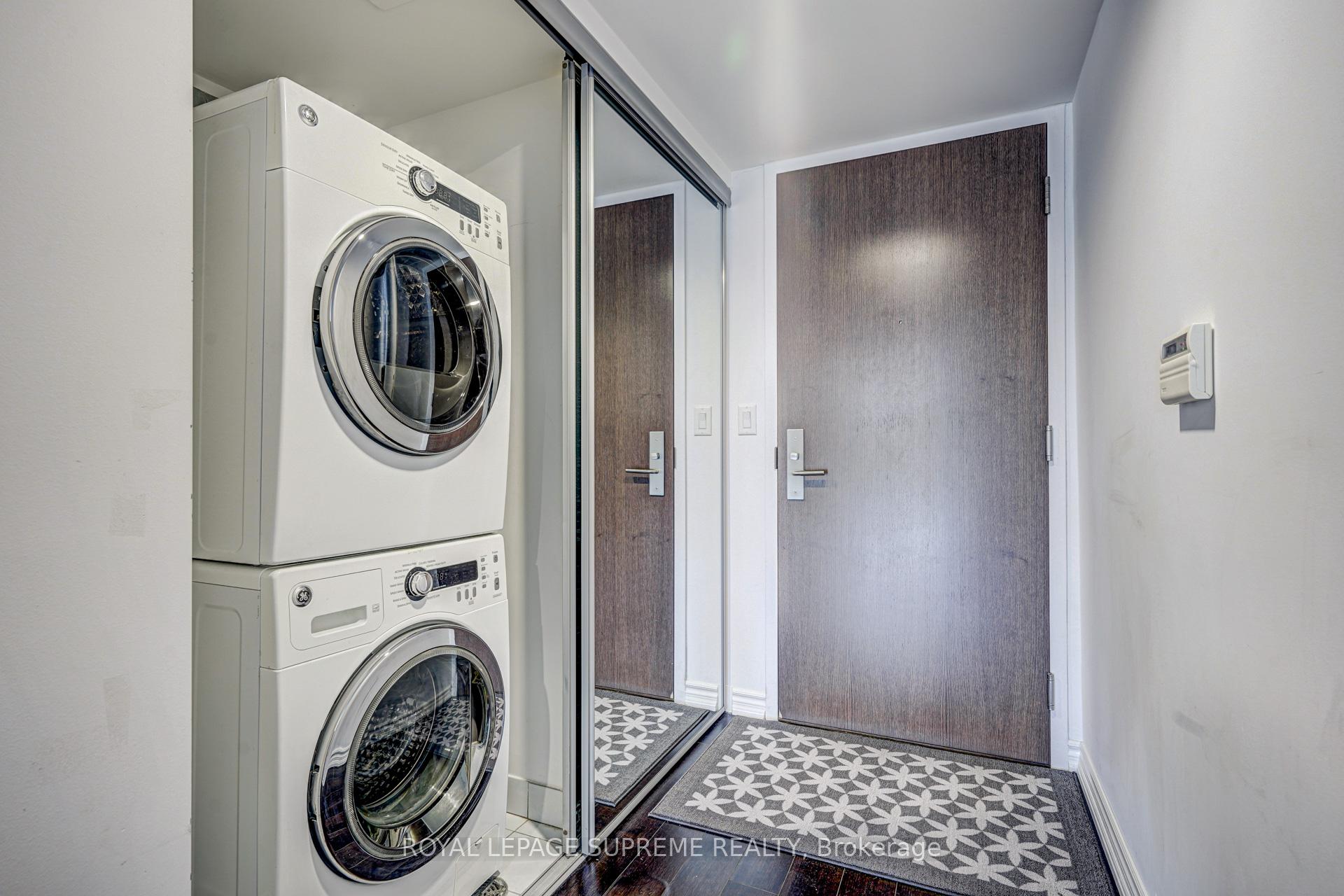 386 Yonge Street 1122