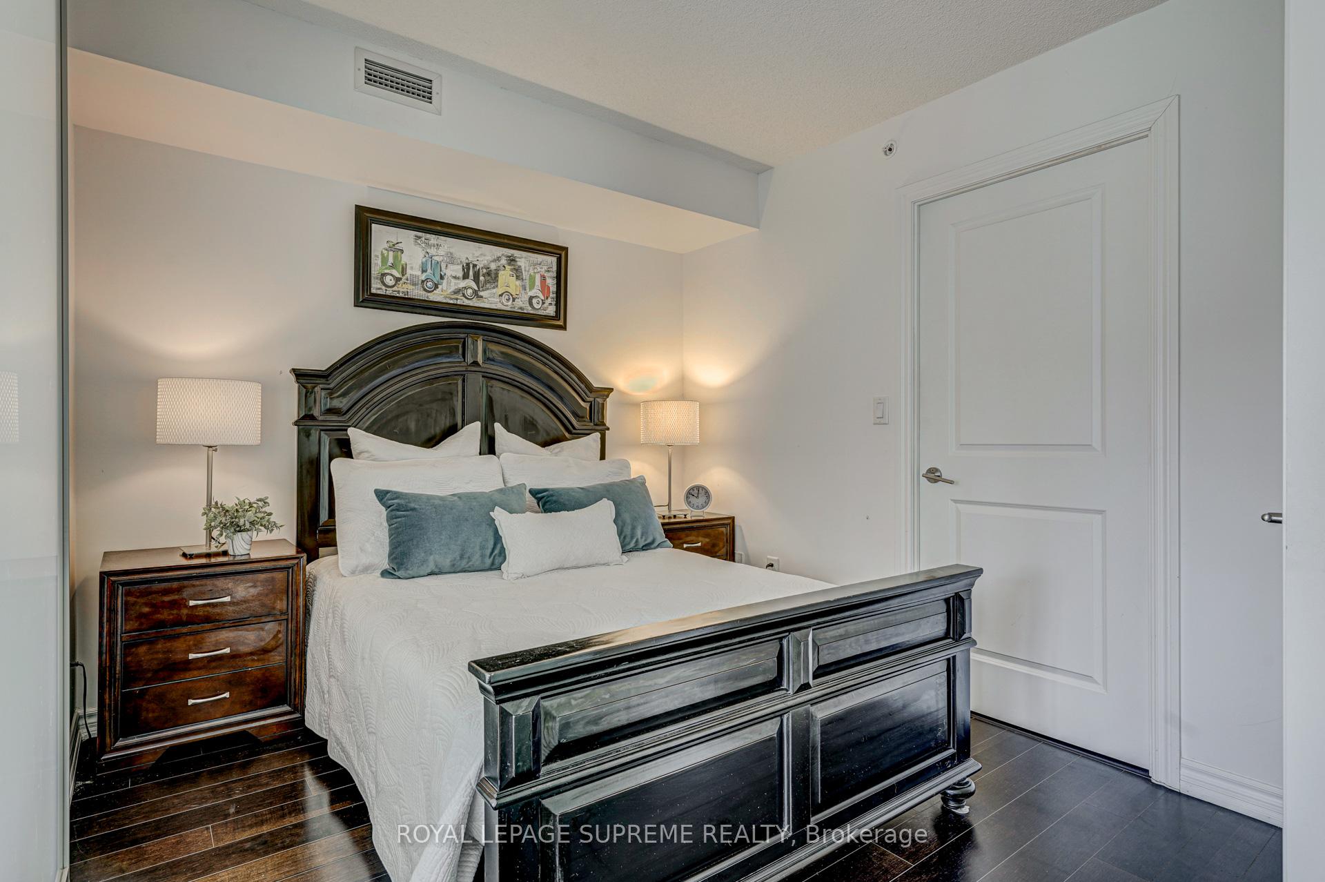 386 Yonge Street 1122