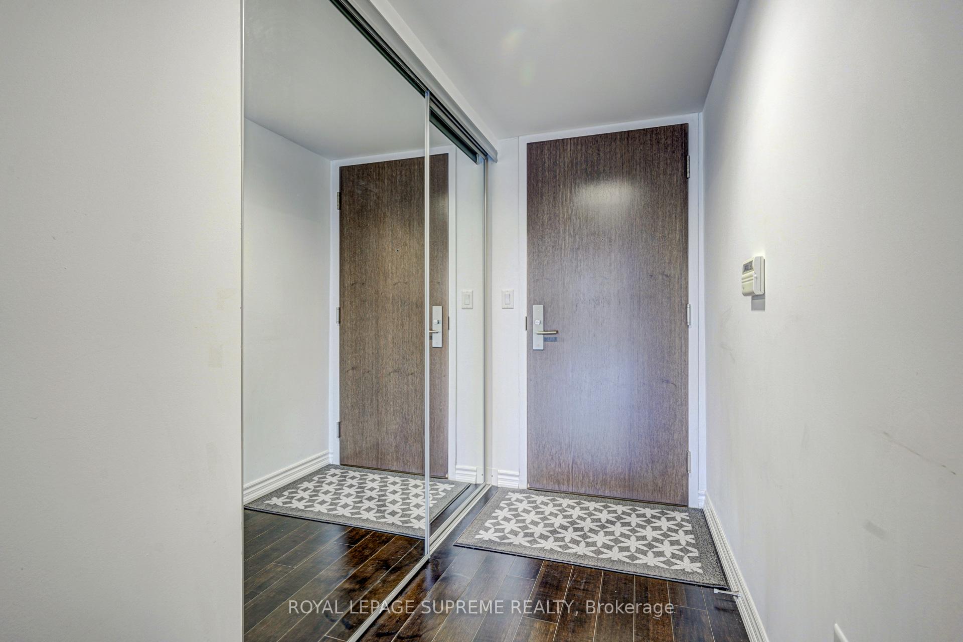 386 Yonge Street 1122