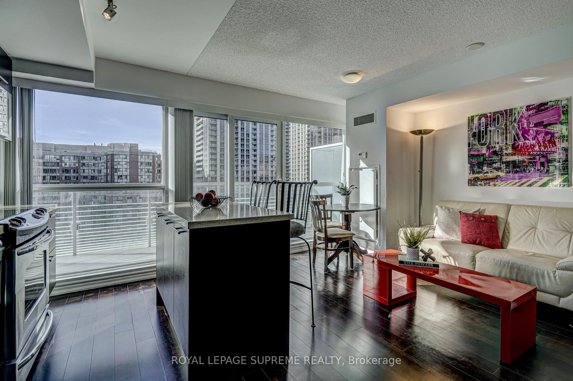 386 Yonge Street 1122