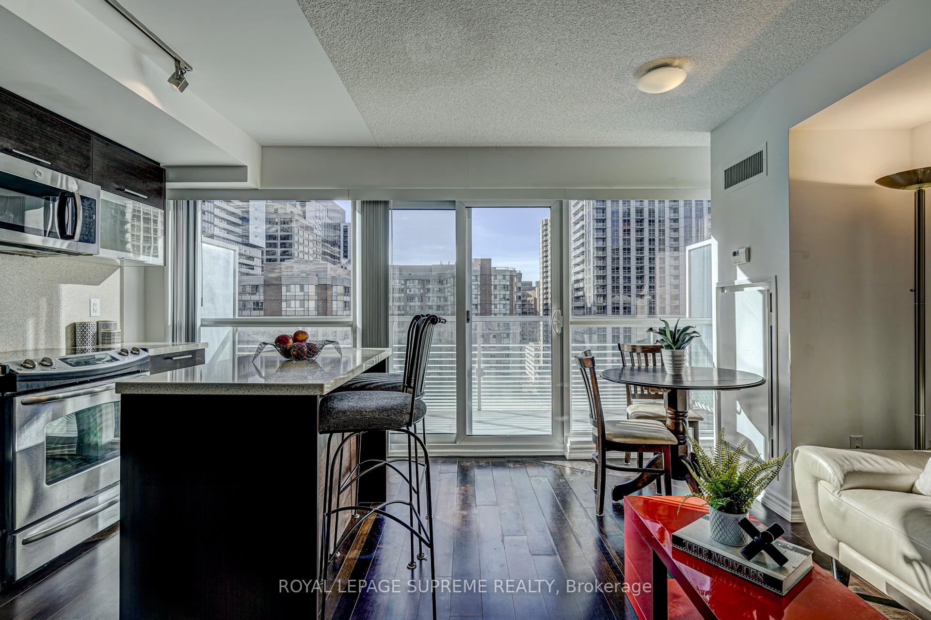 386 Yonge Street 1122