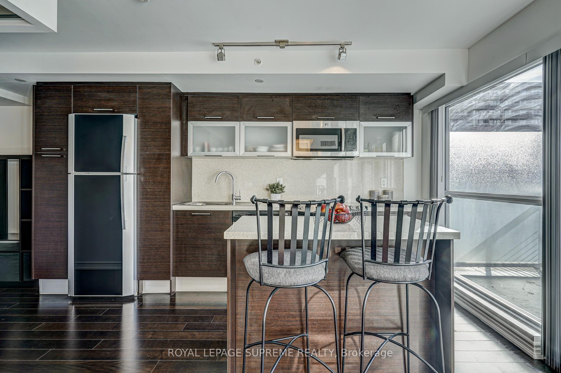 386 Yonge Street 1122