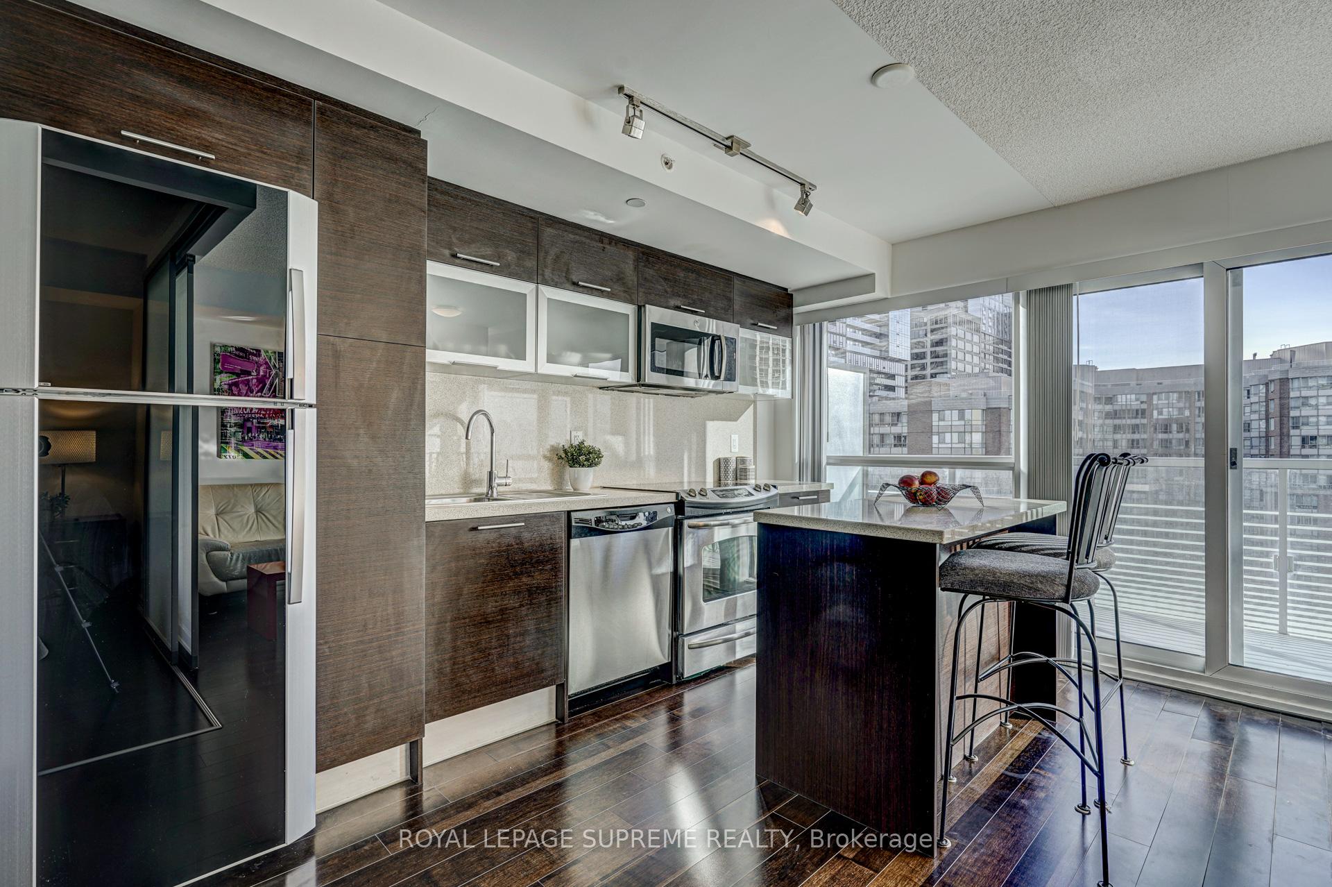 386 Yonge Street 1122