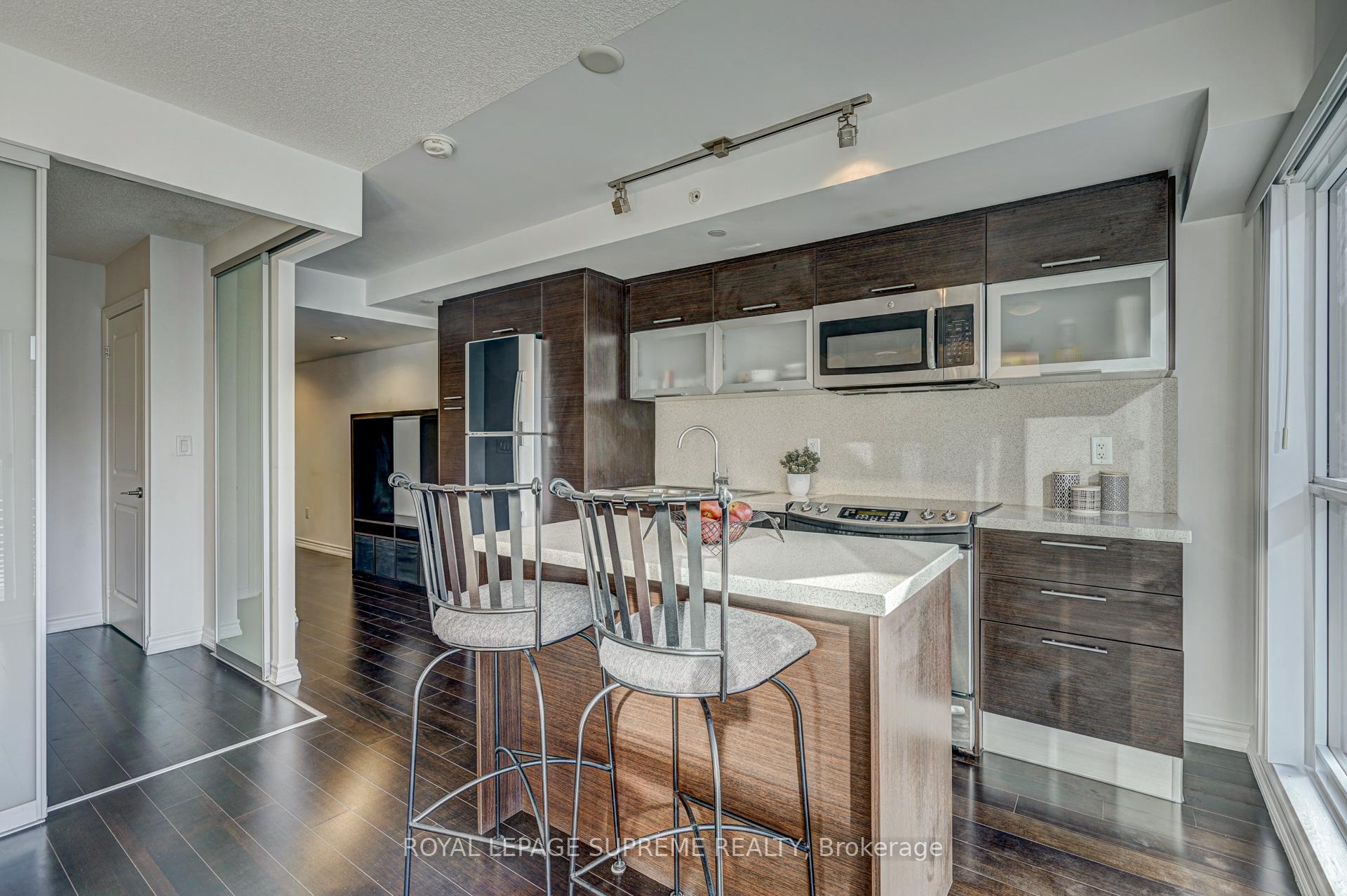 386 Yonge Street 1122