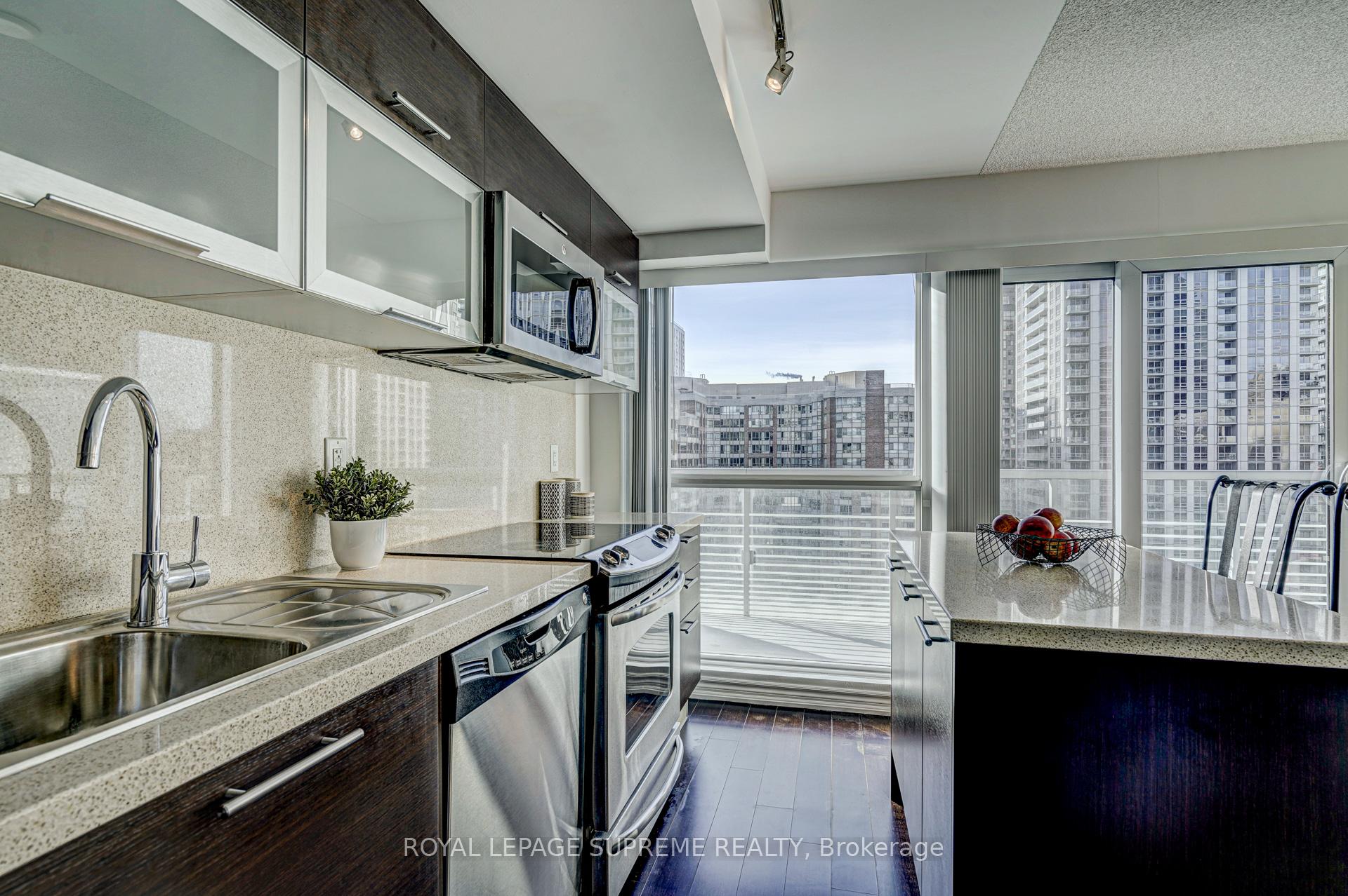 386 Yonge Street 1122