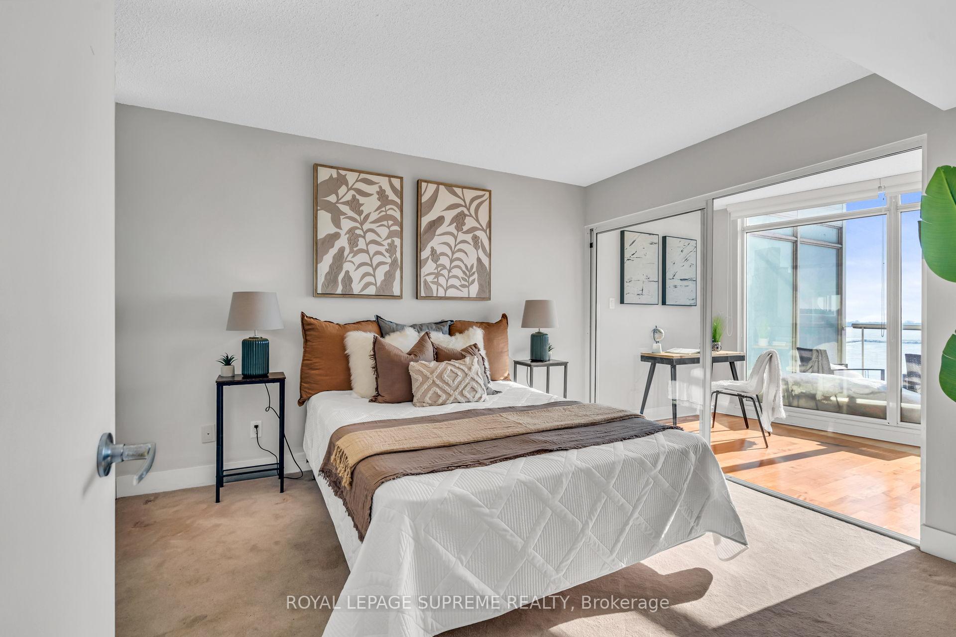 550 Queens Quay W 1226