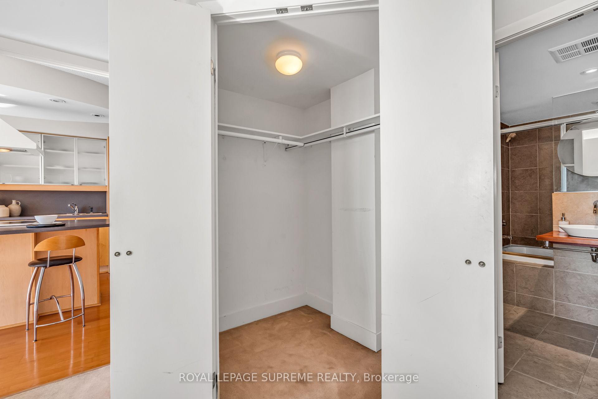 550 Queens Quay W 1226