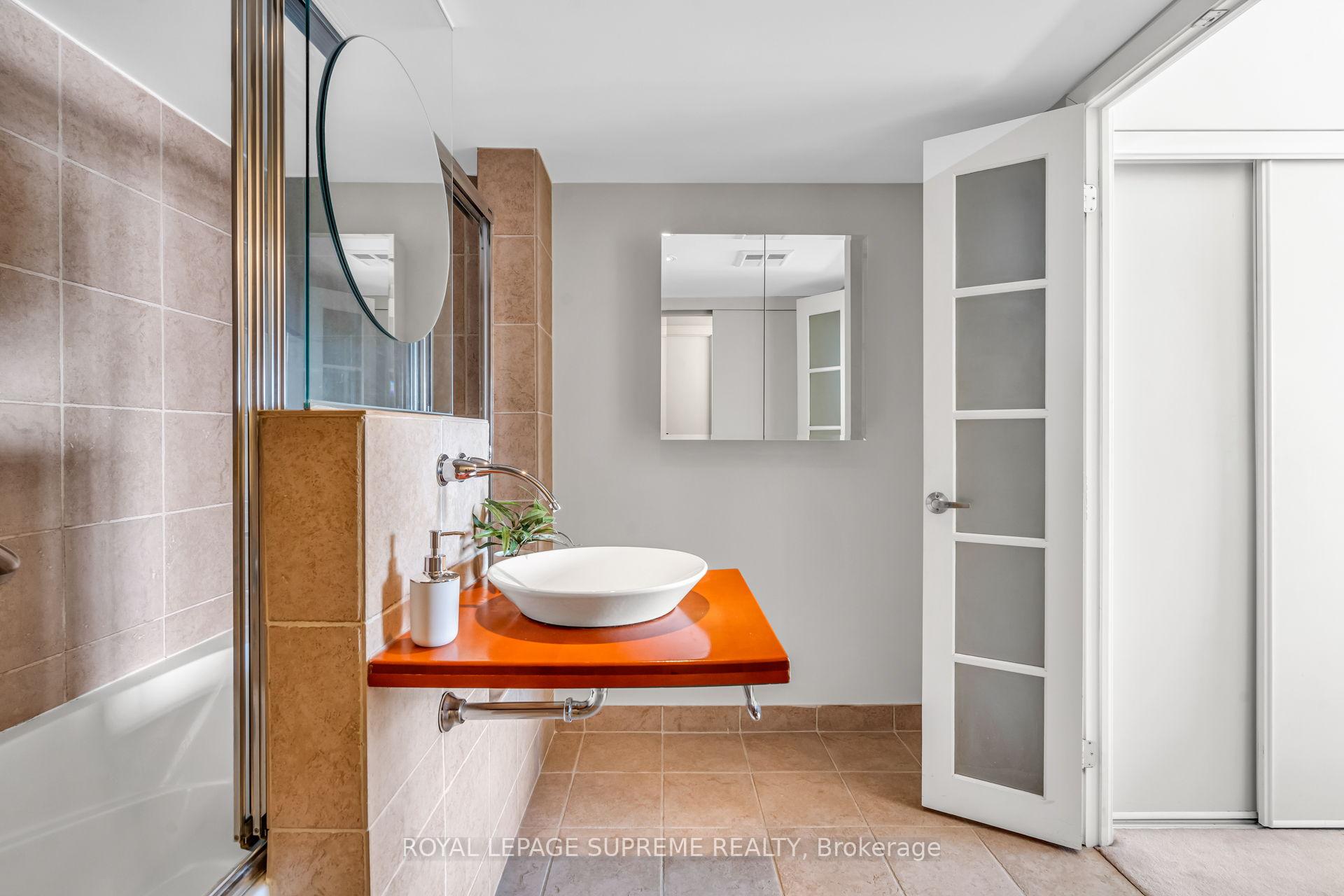 550 Queens Quay W 1226