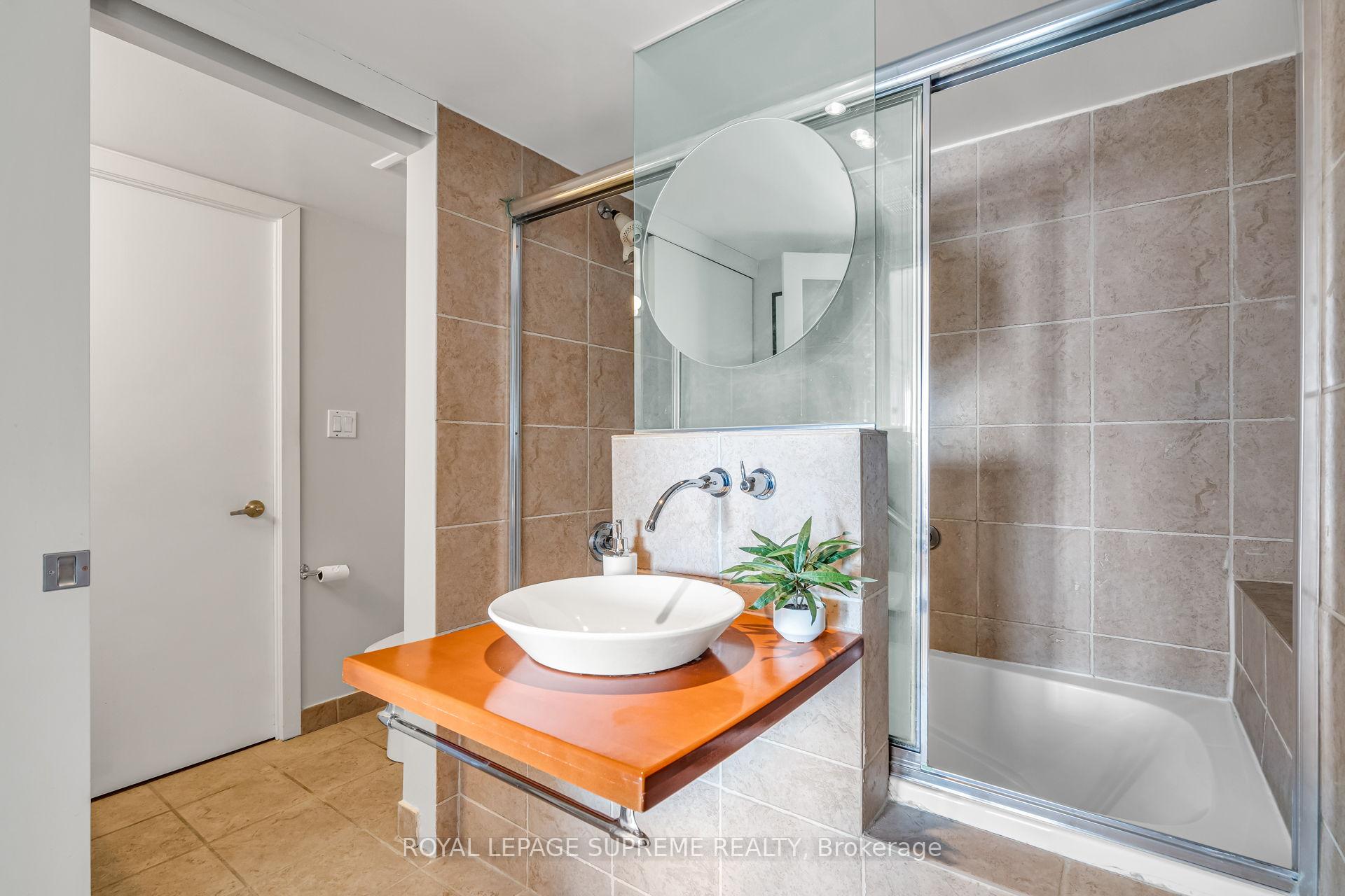 550 Queens Quay W 1226