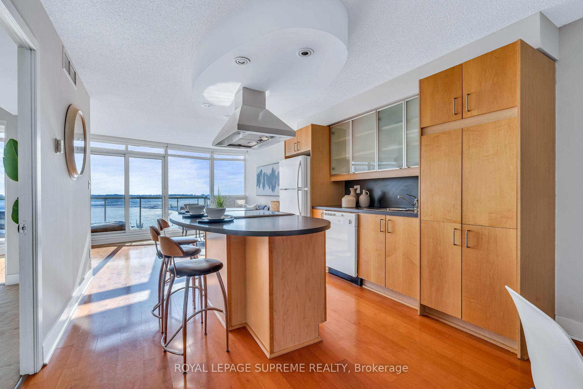 550 Queens Quay W 1226