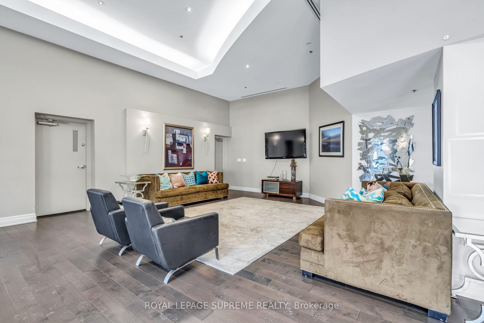 550 Queens Quay W 1226