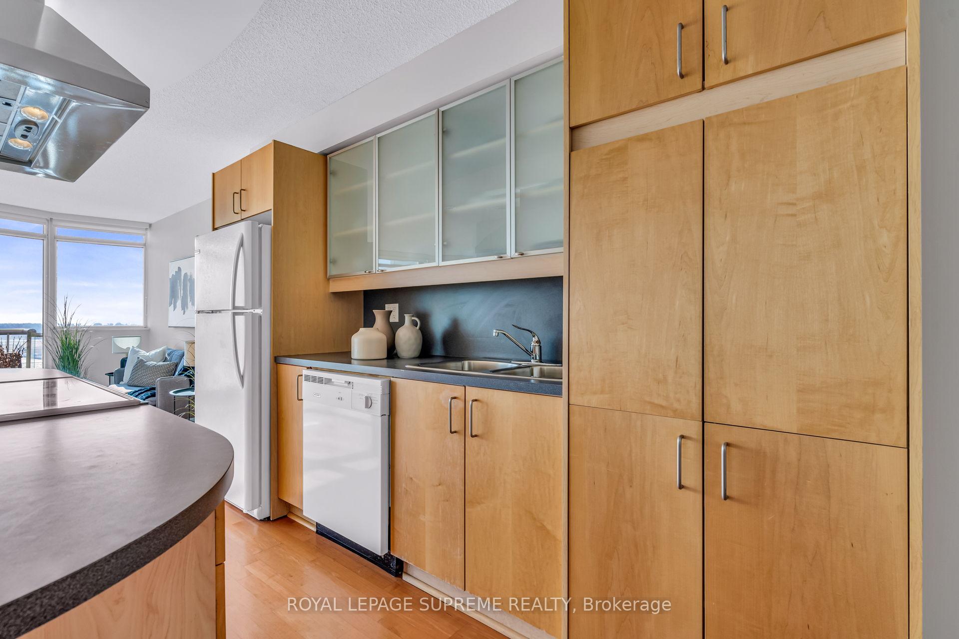 550 Queens Quay W 1226