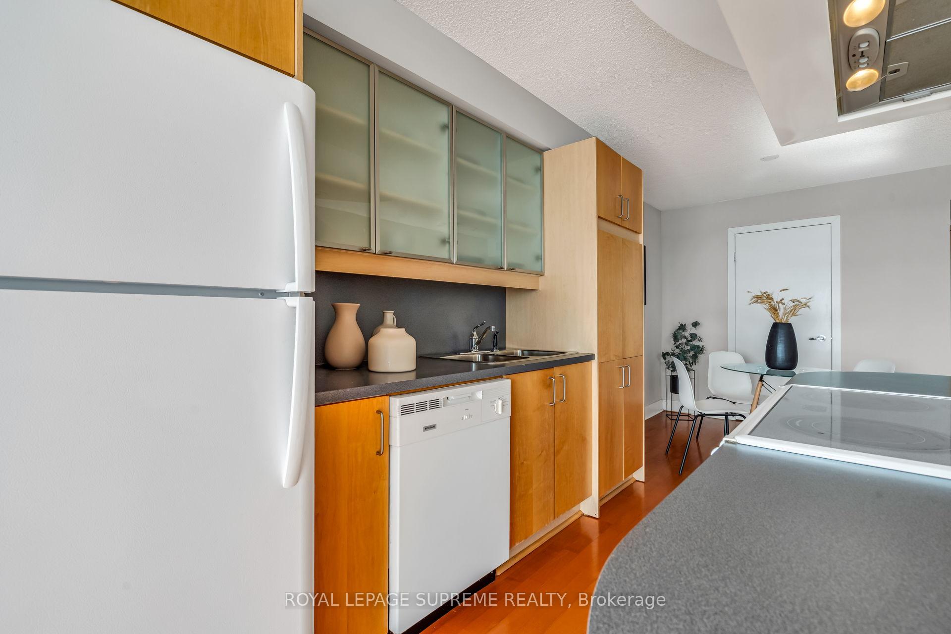 550 Queens Quay W 1226
