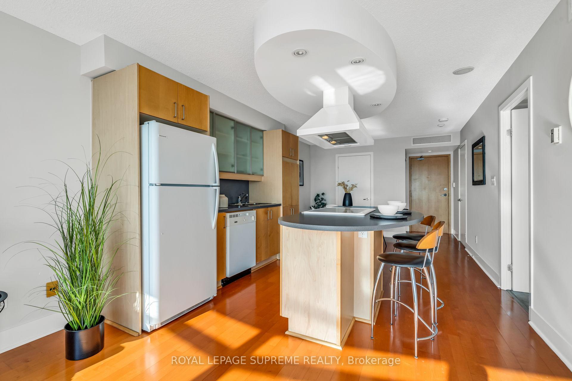 550 Queens Quay W 1226