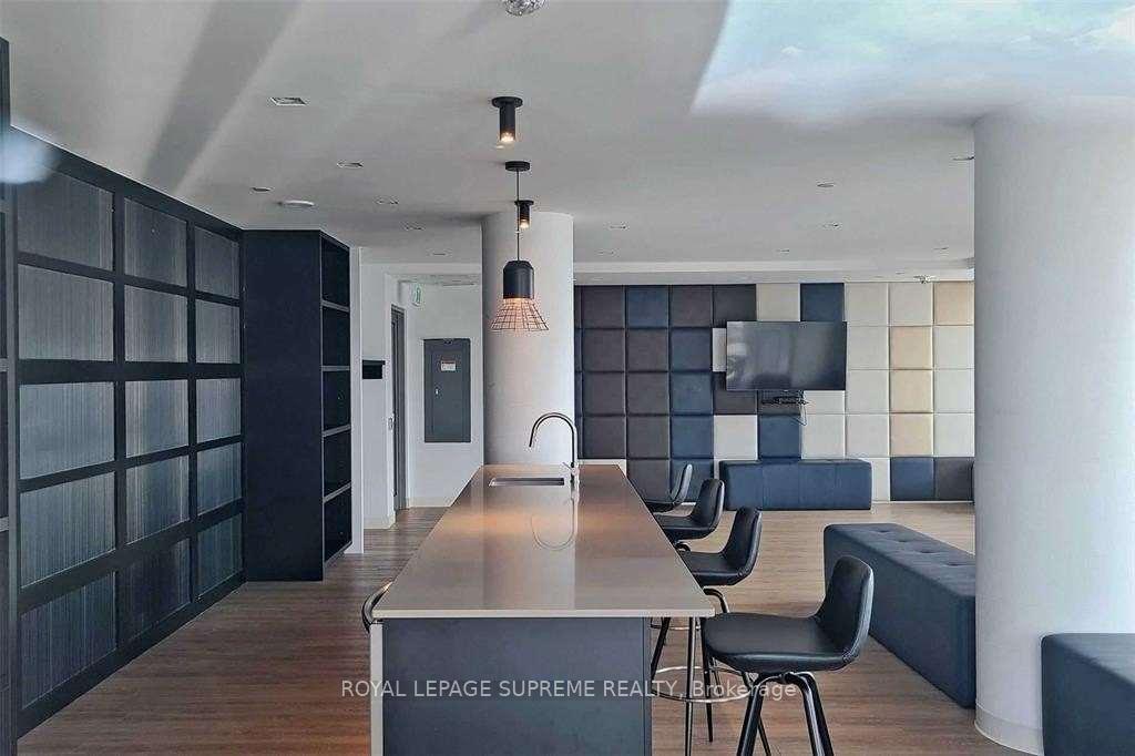 120 Parliament Street 913